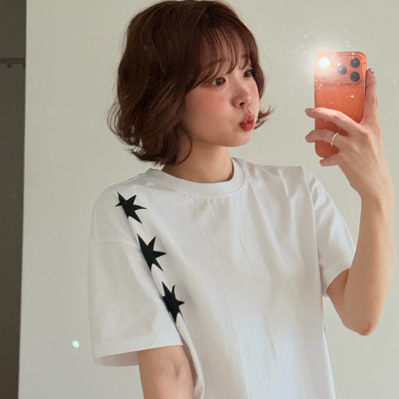AMOU Molly One Tuck Bermuda Pants Black, AMOU Molly One Tuck Bermuda Pants Gray 착용 스타일 - 6