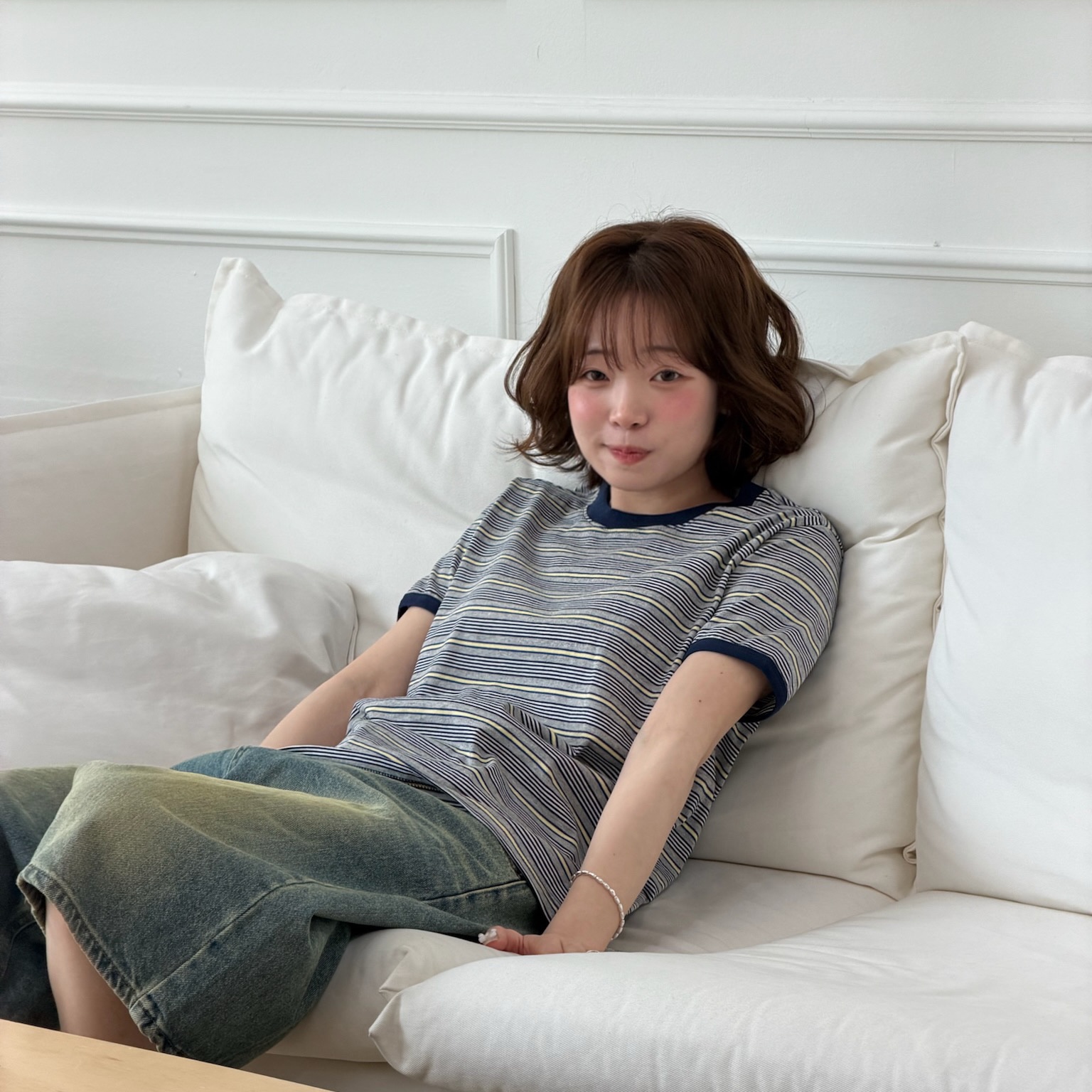 AMOU Amou Multi Stripe Ringer T-Shirts Melange, AMOU Amou Multi Stripe Ringer T-Shirts Brown 착용 스타일 - 3