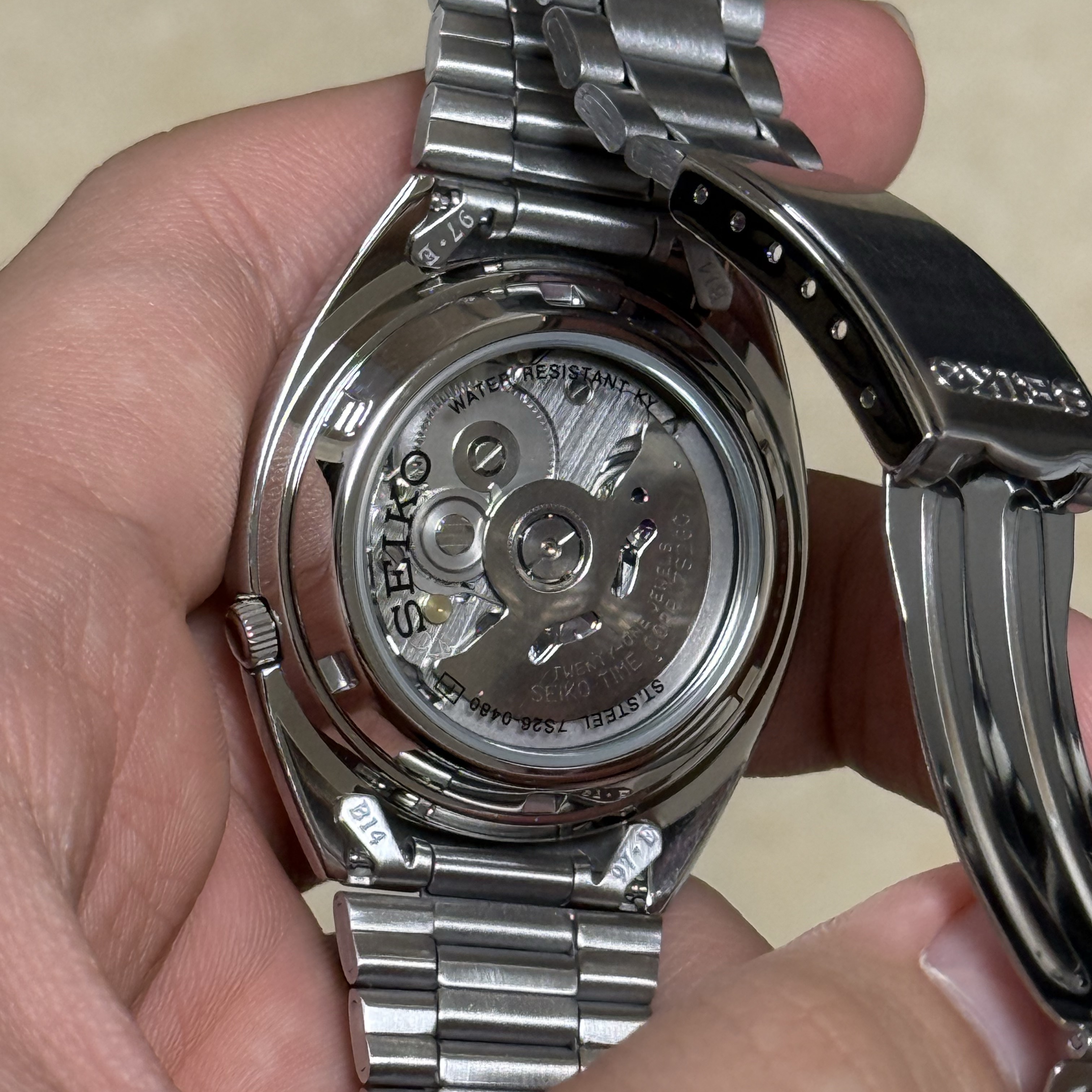 Seiko SNXS79K1 37mm Black, Casio MDV-106-1A 착용 스타일 - 4