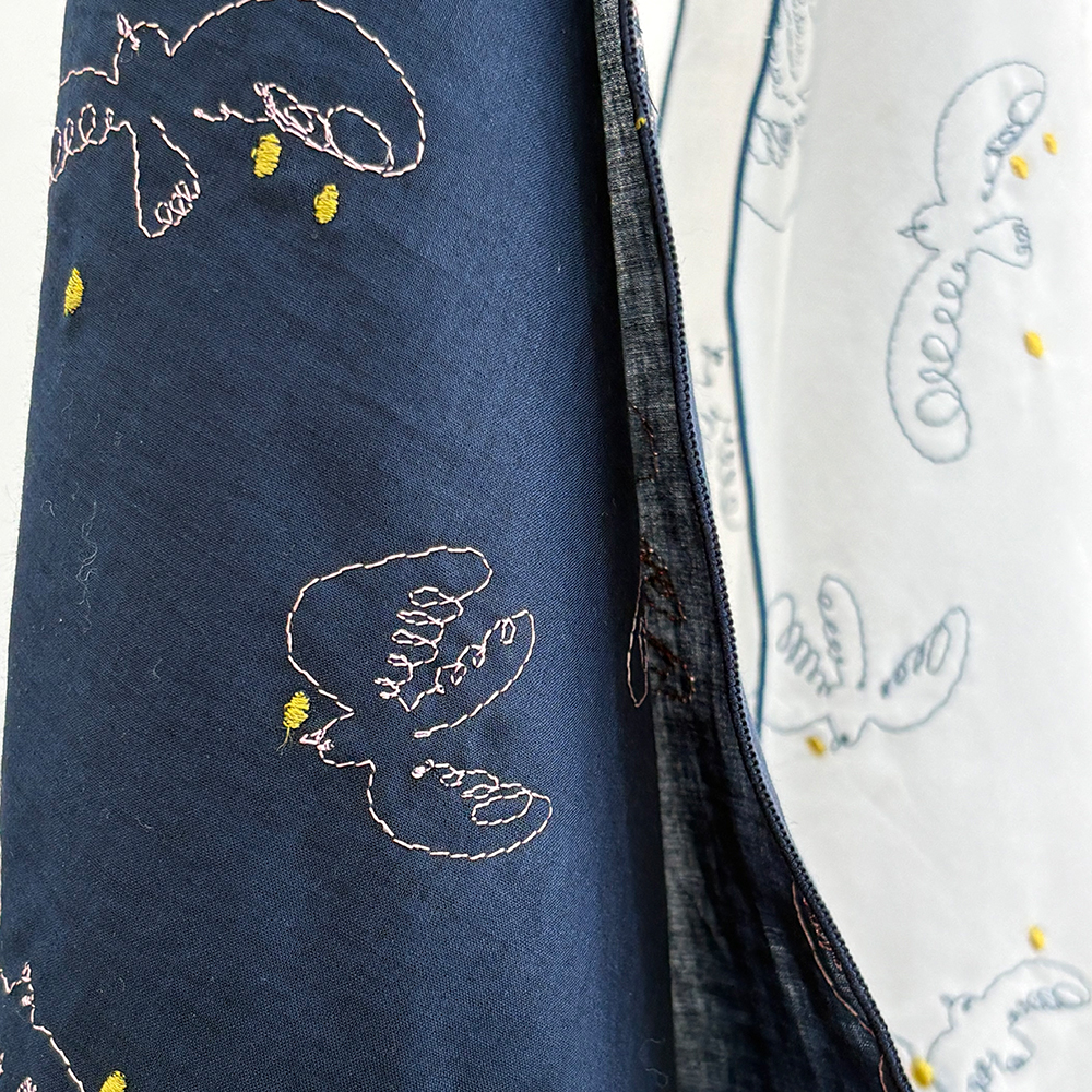 원사이즈핏츠올 슬로우 스티치드 버드 스카프 네이비 핑크(onesizefitsall Slow Stitched Bird Scarf Navy Pink) - 3