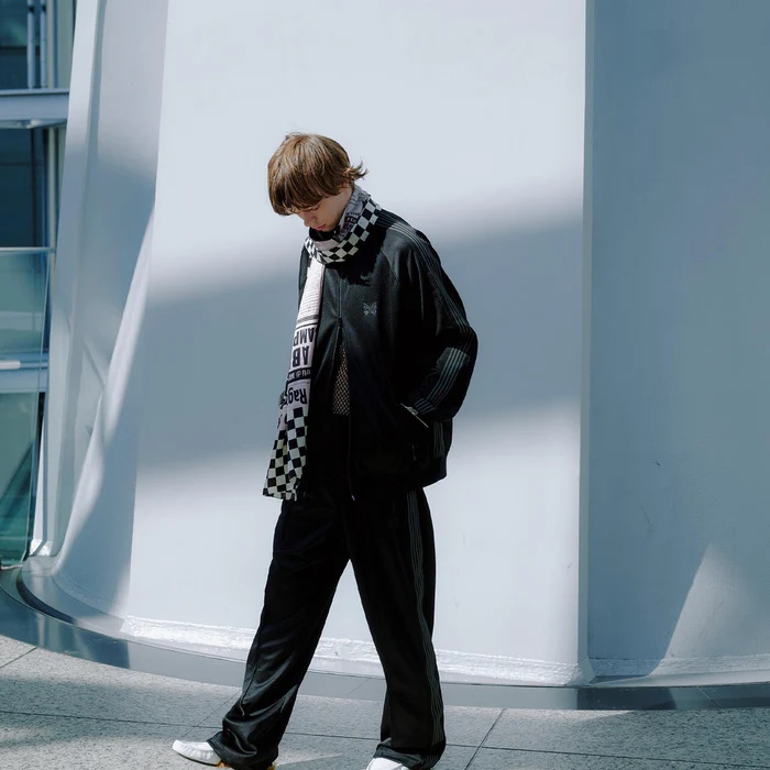 Needles Track Jacket Poly Smooth Black 착용 스타일 - 3