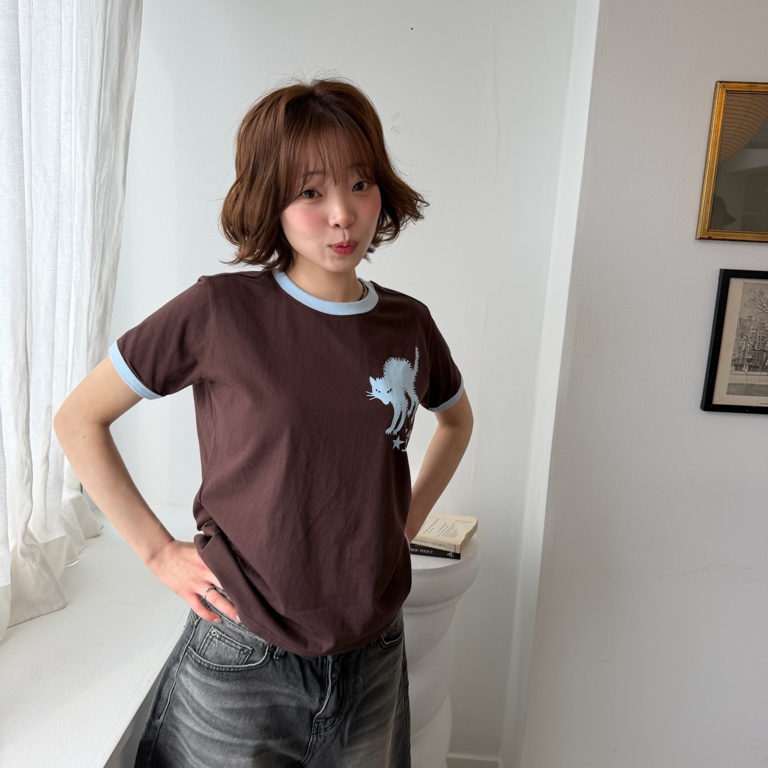 AMOU 13 Cat Half T-Shirts Brown, AMOU 13 Cat Half T-Shirts Ivory 착용 스타일 - 2