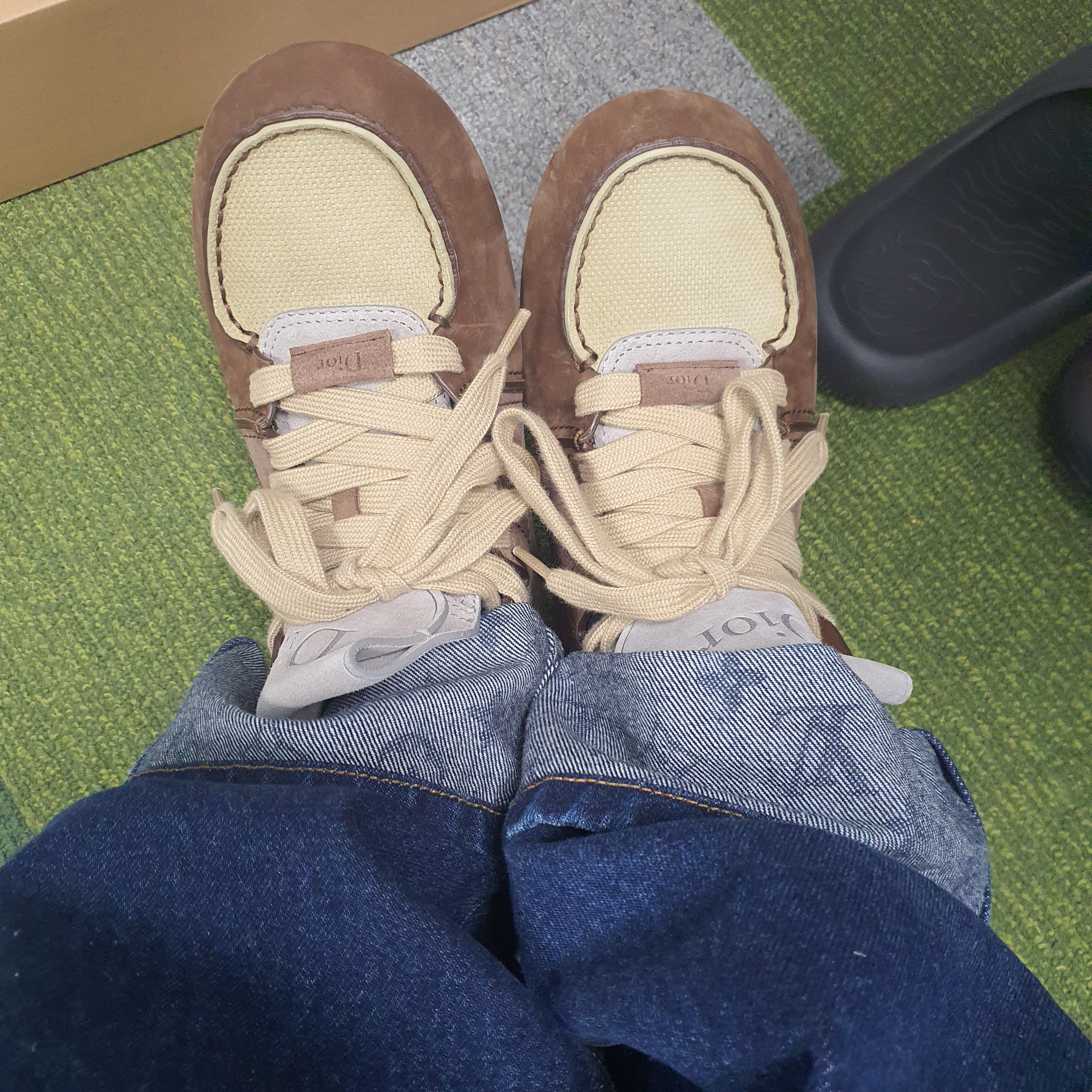 Dior Roadie Lace-Up Boot Brown Nubuck Beige Suede 착용 스타일