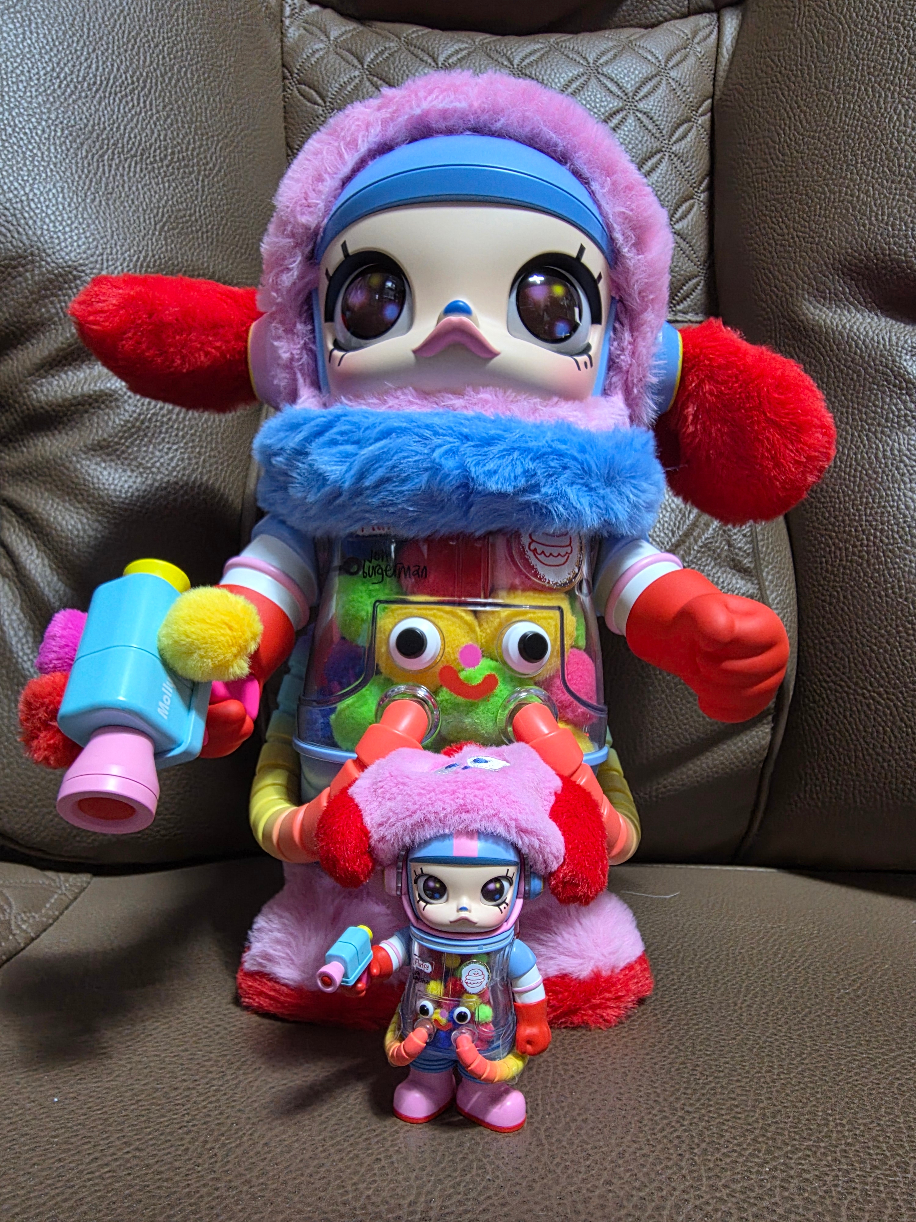 Pop Mart Mega Space Molly Jon Burgerman 400% 착용 스타일 - 2