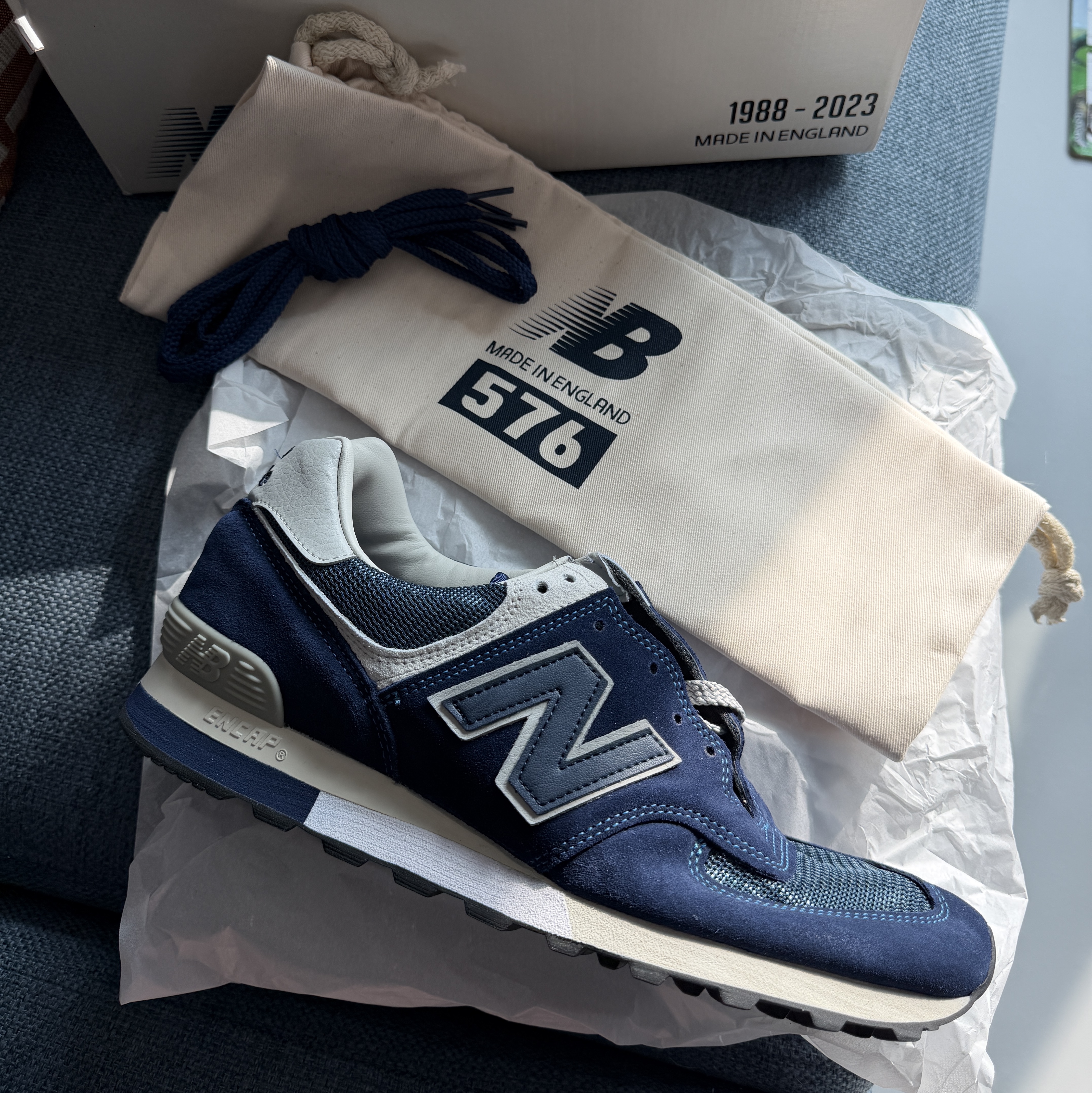 New Balance 576 Navy 착용 스타일 - 2