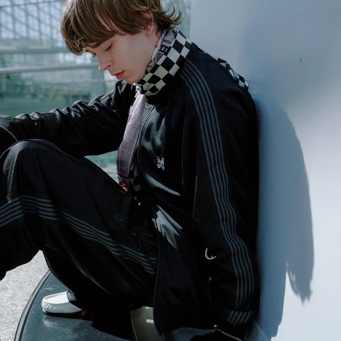 Needles Track Jacket Poly Smooth Black 착용 스타일 - 1