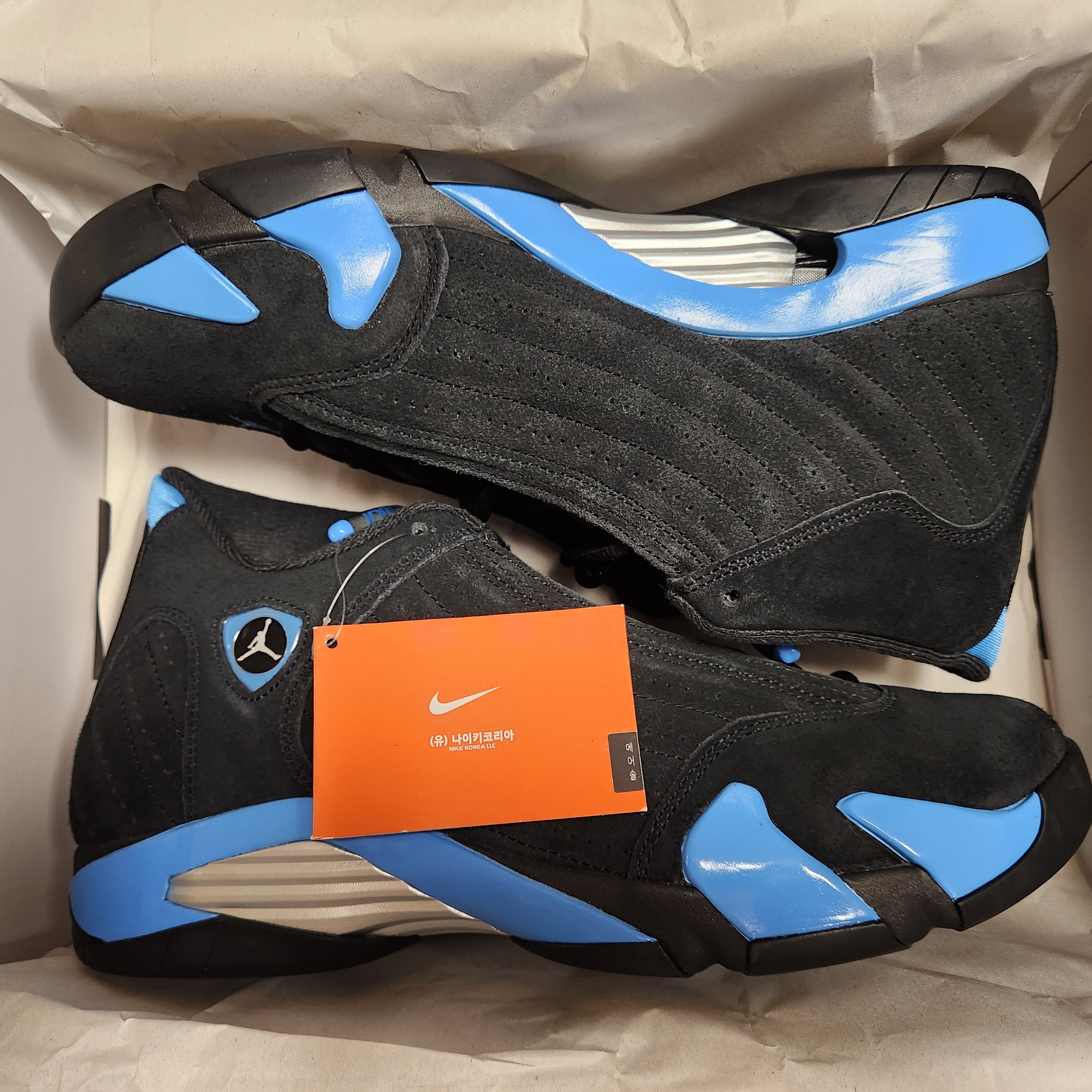 Jordan 14 Retro Black and University Blue 착용 스타일 - 1