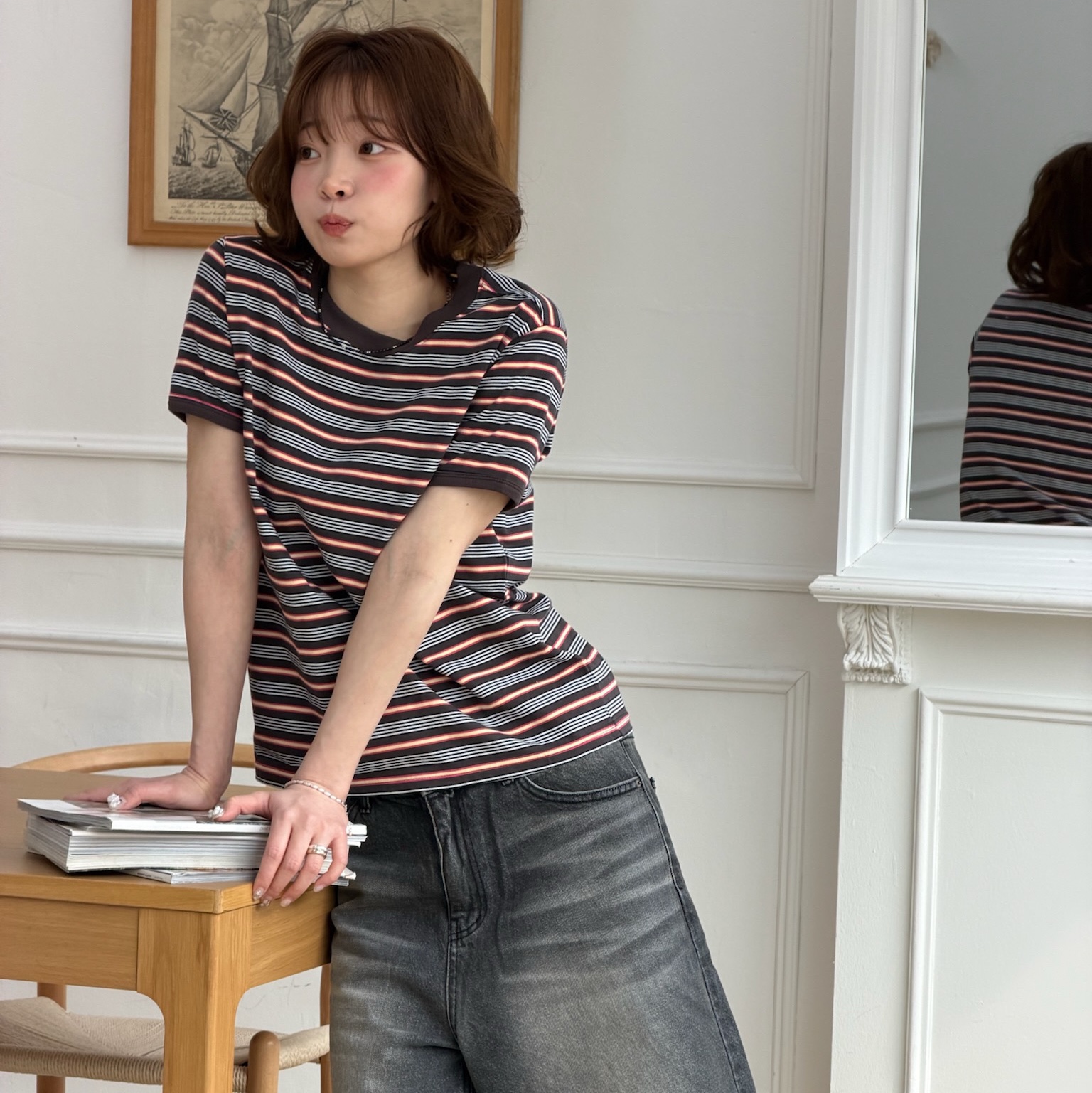 AMOU Amou Multi Stripe Ringer T-Shirts Brown, AMOU Amou Multi Stripe Ringer T-Shirts Melange 착용 스타일 - 1