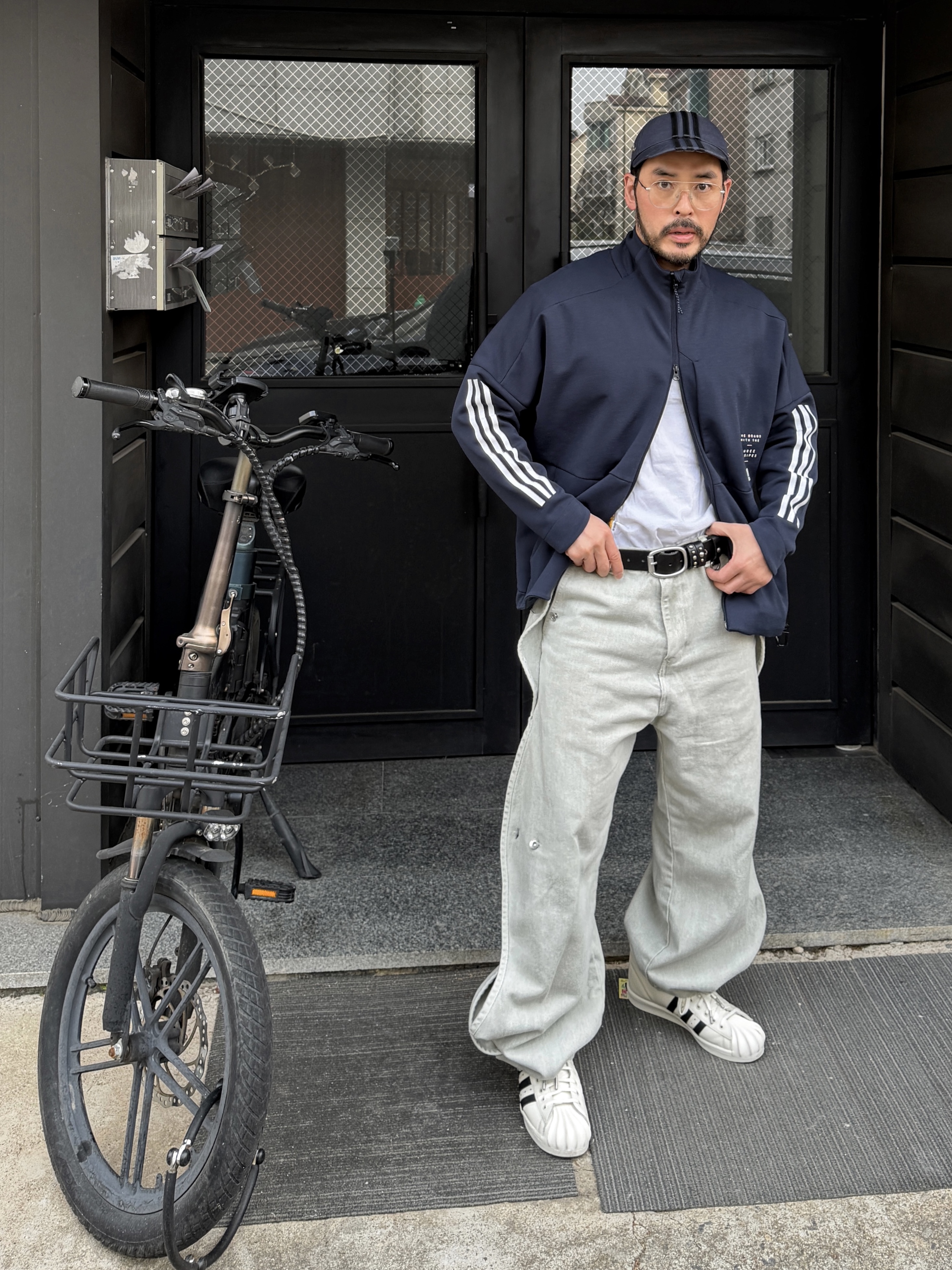 Adidas x Thug Club Superstar Boot Luxe Off White Core Black, Adidas x Thug Club Sword Cap Night Indigo 착용 스타일 - 1