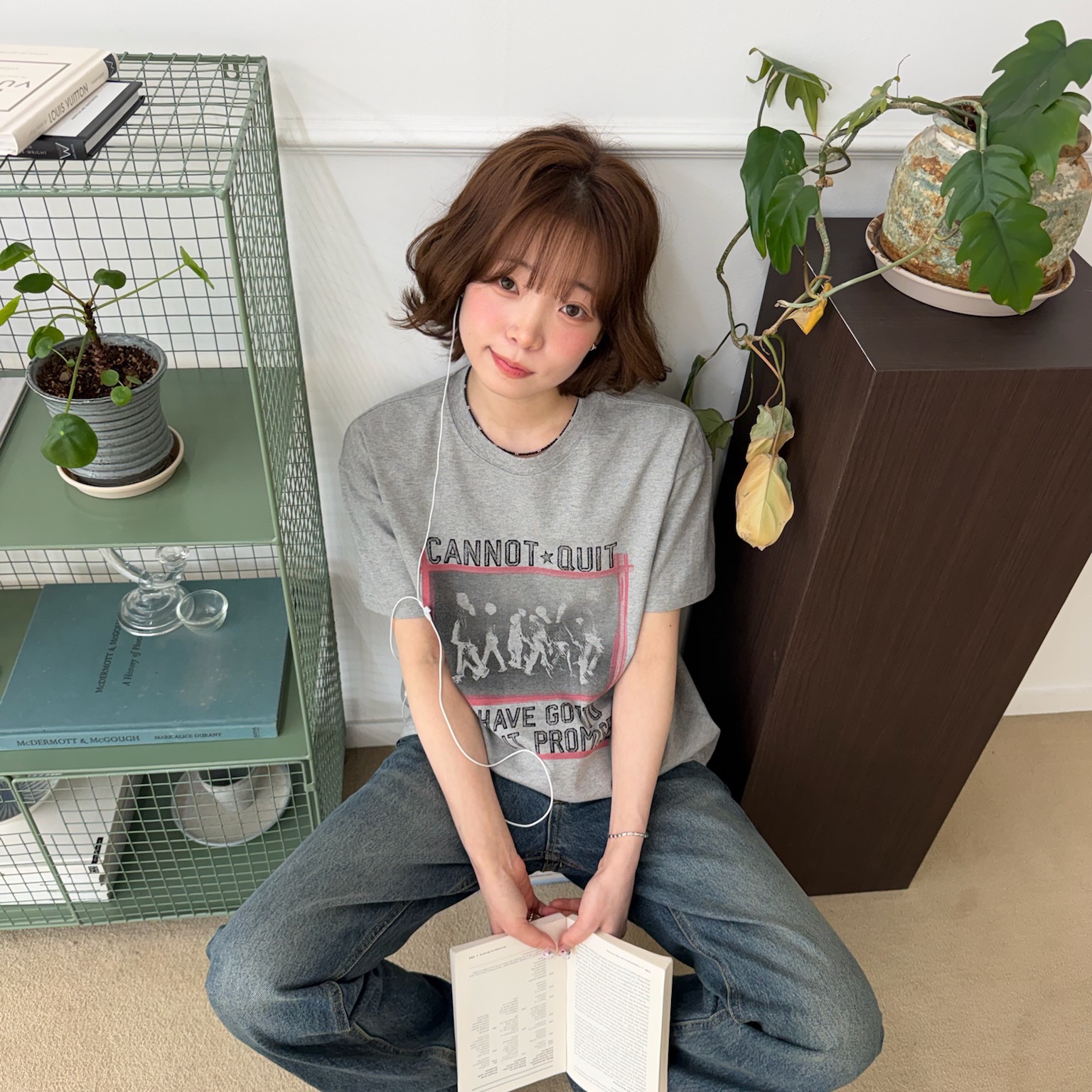AMOU Marking Box Half T-Shirts Gray, AMOU Marking Box Half T-Shirts White 착용 스타일 - 1