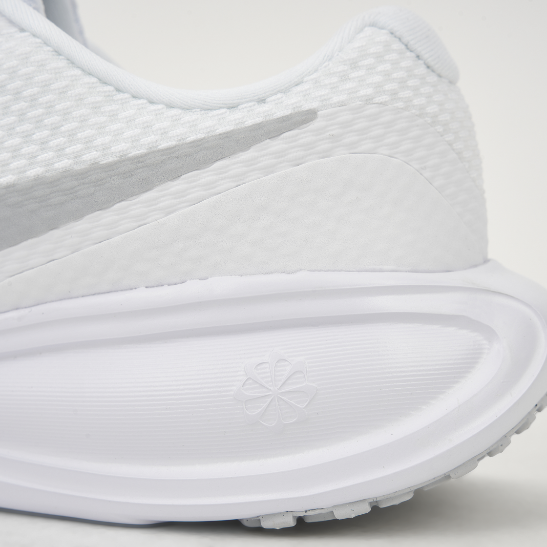 (W) 나이키 레볼루션 8 화이트 퓨어 플래티넘((W) Nike Revolution 8 White Pure Platinum) - 8