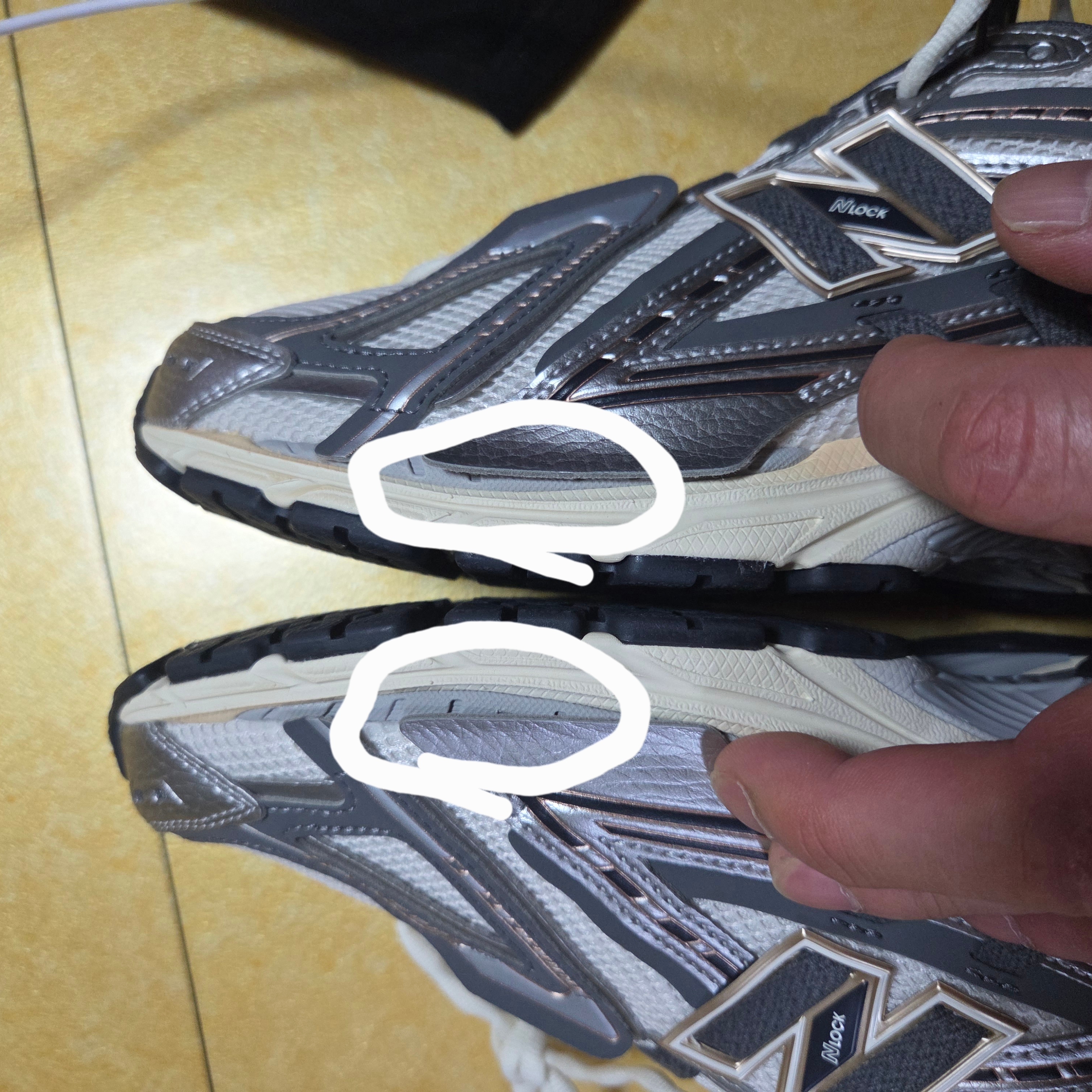 New Balance 1906A Silver Metallic Castlerock 착용 스타일 - 5