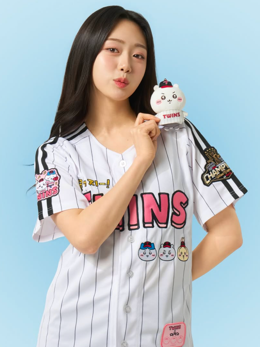 LG Twins x Chiikawa Uniform White (Non Marking Ver.), Doosan Bears x Manggom Authentic Uniform White Patch Ver. 1 (Non Marking Ver.) 착용 스타일 - 2