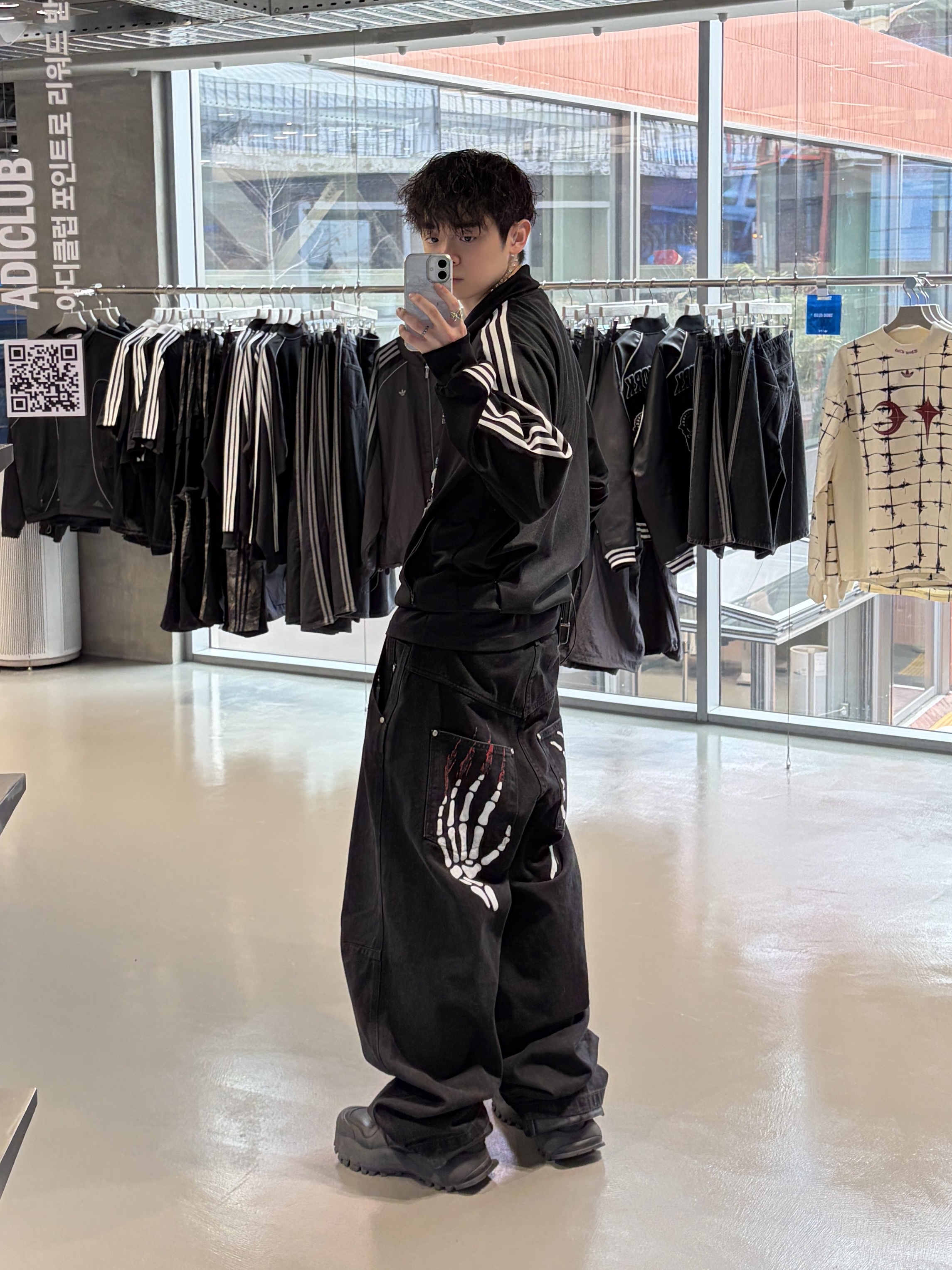 Adidas Adicolor Classic Beckenbauer Track Top Black - KR Sizing, Adidas x Willy Chavarria Chavarria Forum Boots Mid Core Black Core Black 착용 스타일 - 1