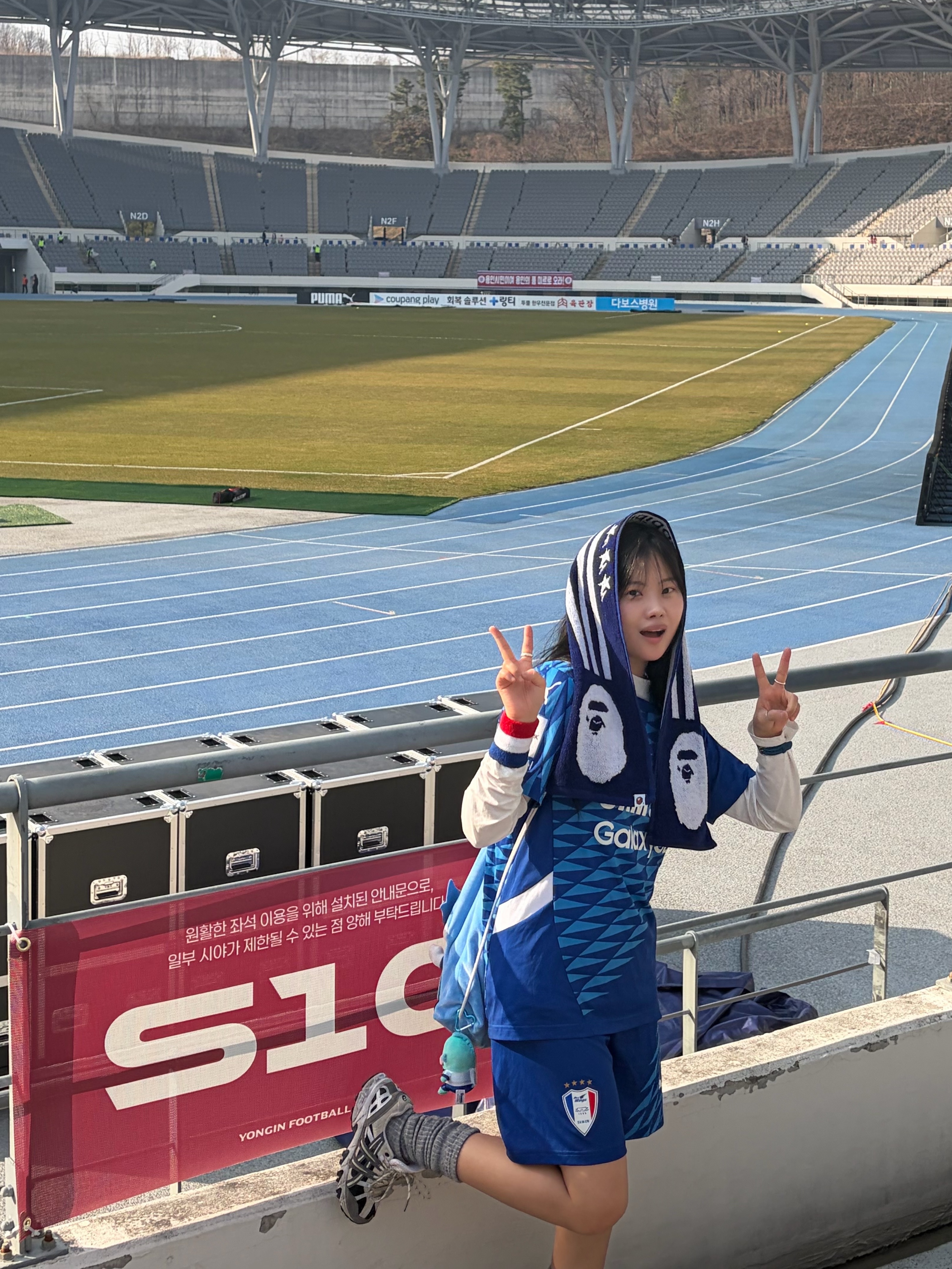Adidas x BAPE Football Towel Japan Blue, Puma Suwon Samsung 30th Anniversary Retro Home Jersey Speed Blue (Non Marking Ver.) 착용 스타일