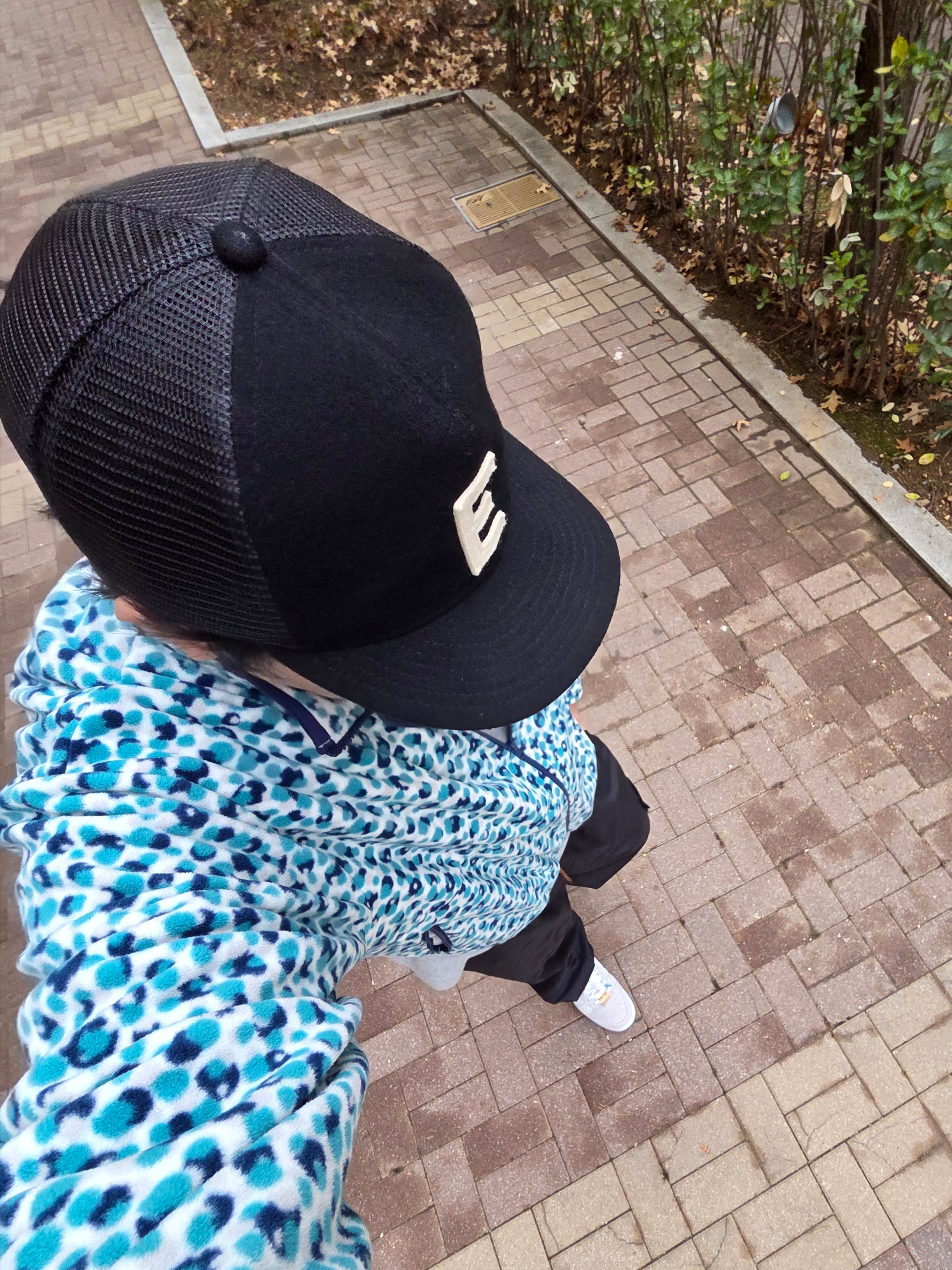 Essentials x New Era E Trucker Cap Black, Nike Club Fleece+ Dot Pattern Jacket Mineral Teal - Asia 착용 스타일 - 3