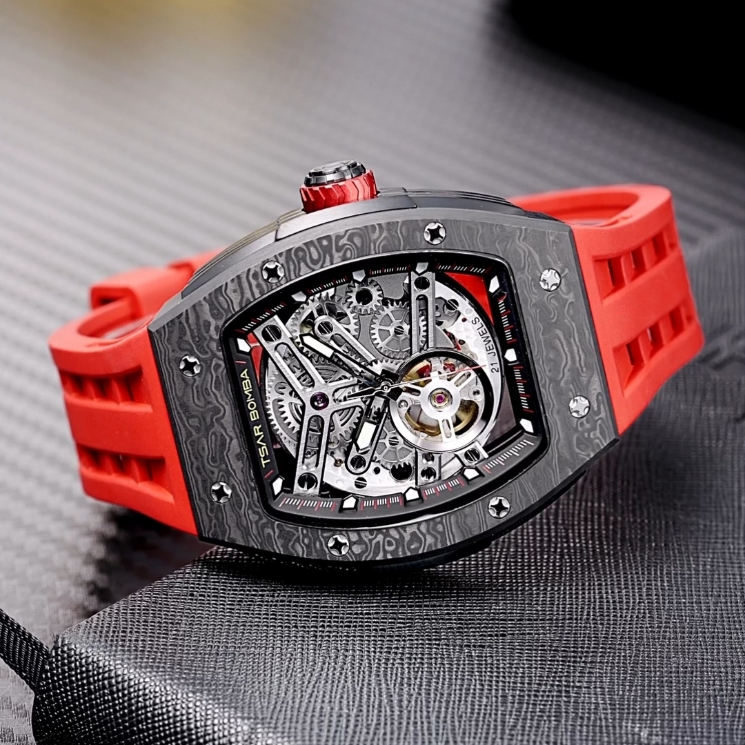 Tsar Bomba Elemental-Carbon Fiber Automatic  TB8228CF-02 Fashion Red 착용 스타일