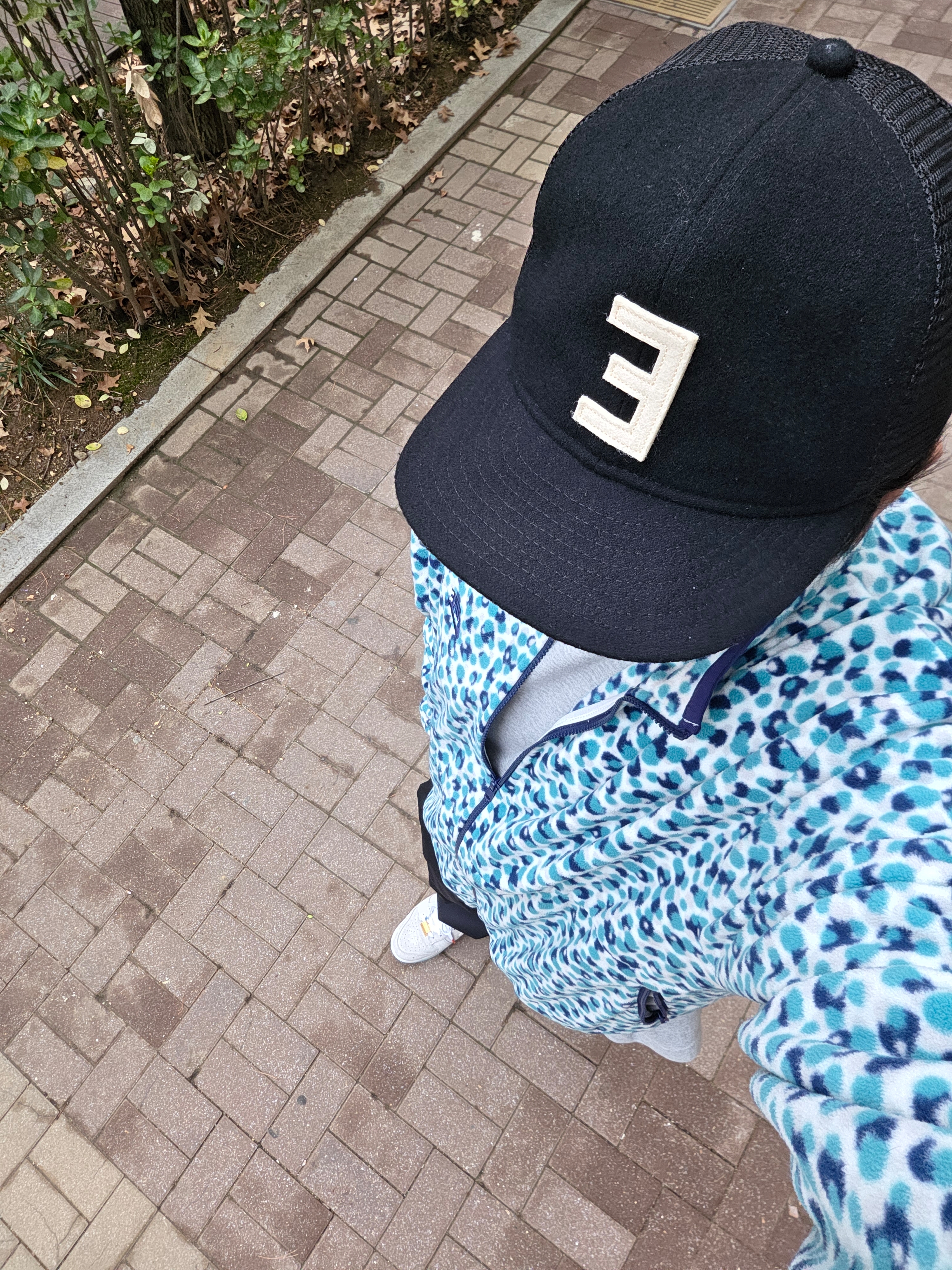 Essentials x New Era E Trucker Cap Black, Nike Club Fleece+ Dot Pattern Jacket Mineral Teal - Asia 착용 스타일 - 1
