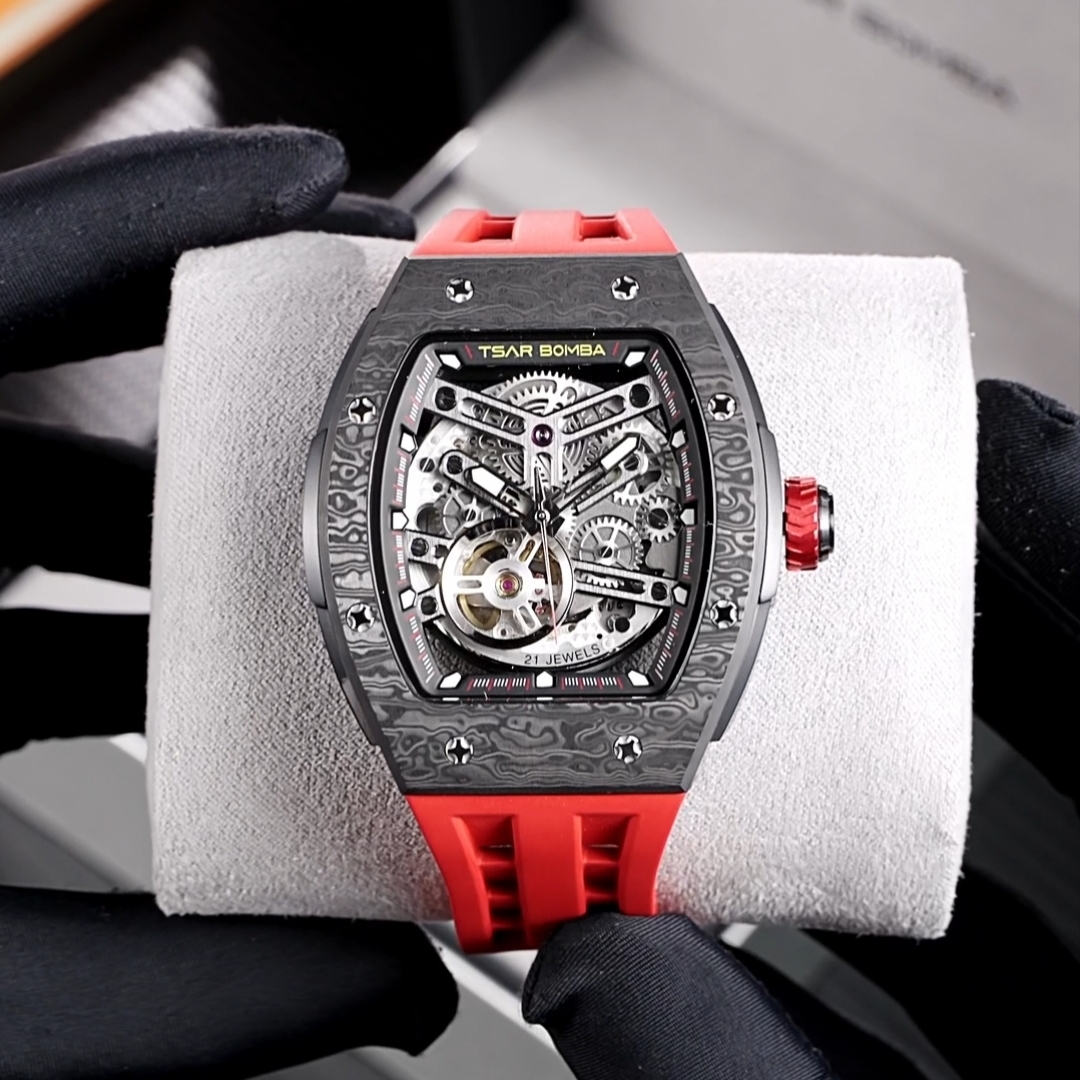 Tsar Bomba Elemental-Carbon Fiber Automatic  TB8228CF-02 Fashion Red 착용 스타일