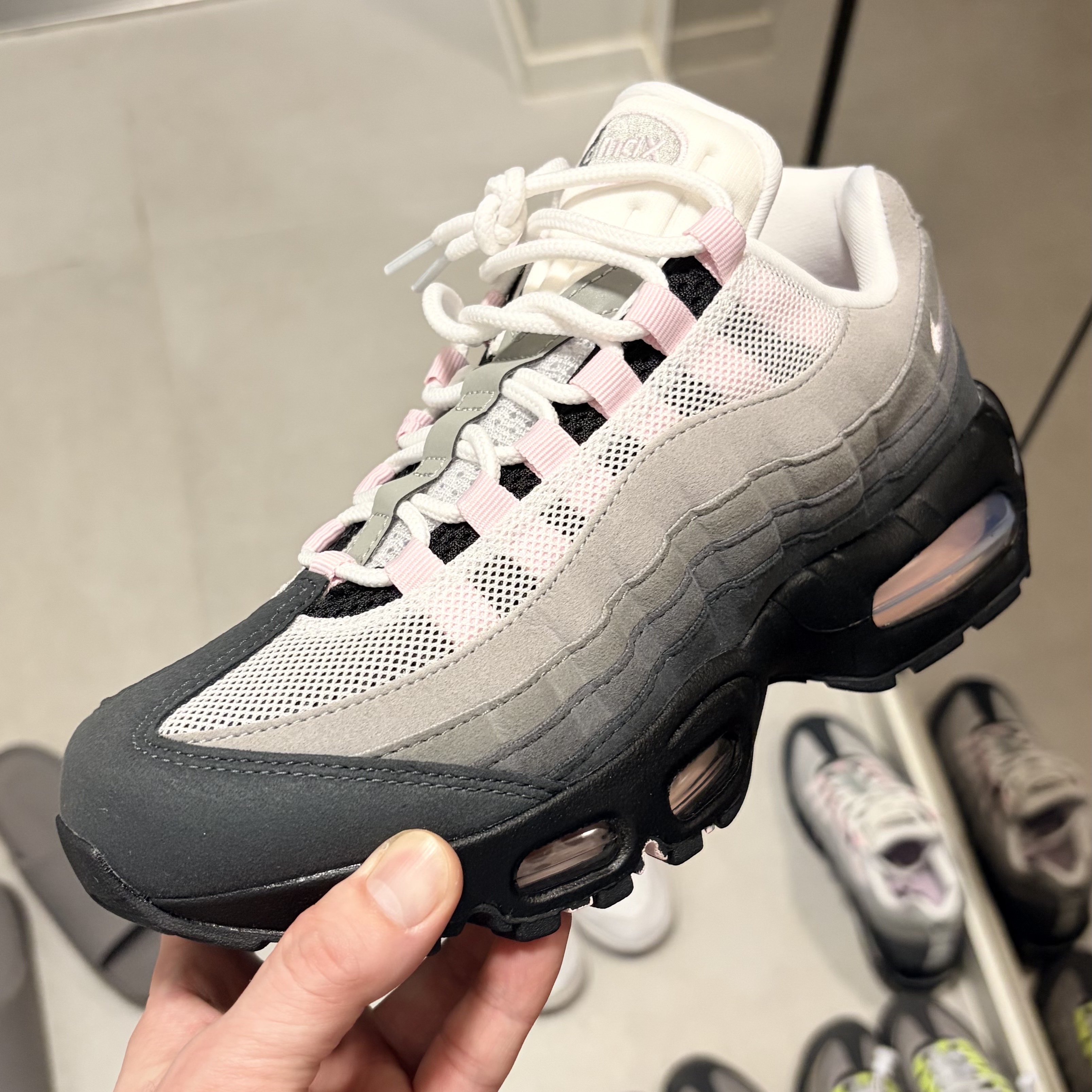 (W) Nike Air Max 95 Pink Foam 착용 스타일 - 1