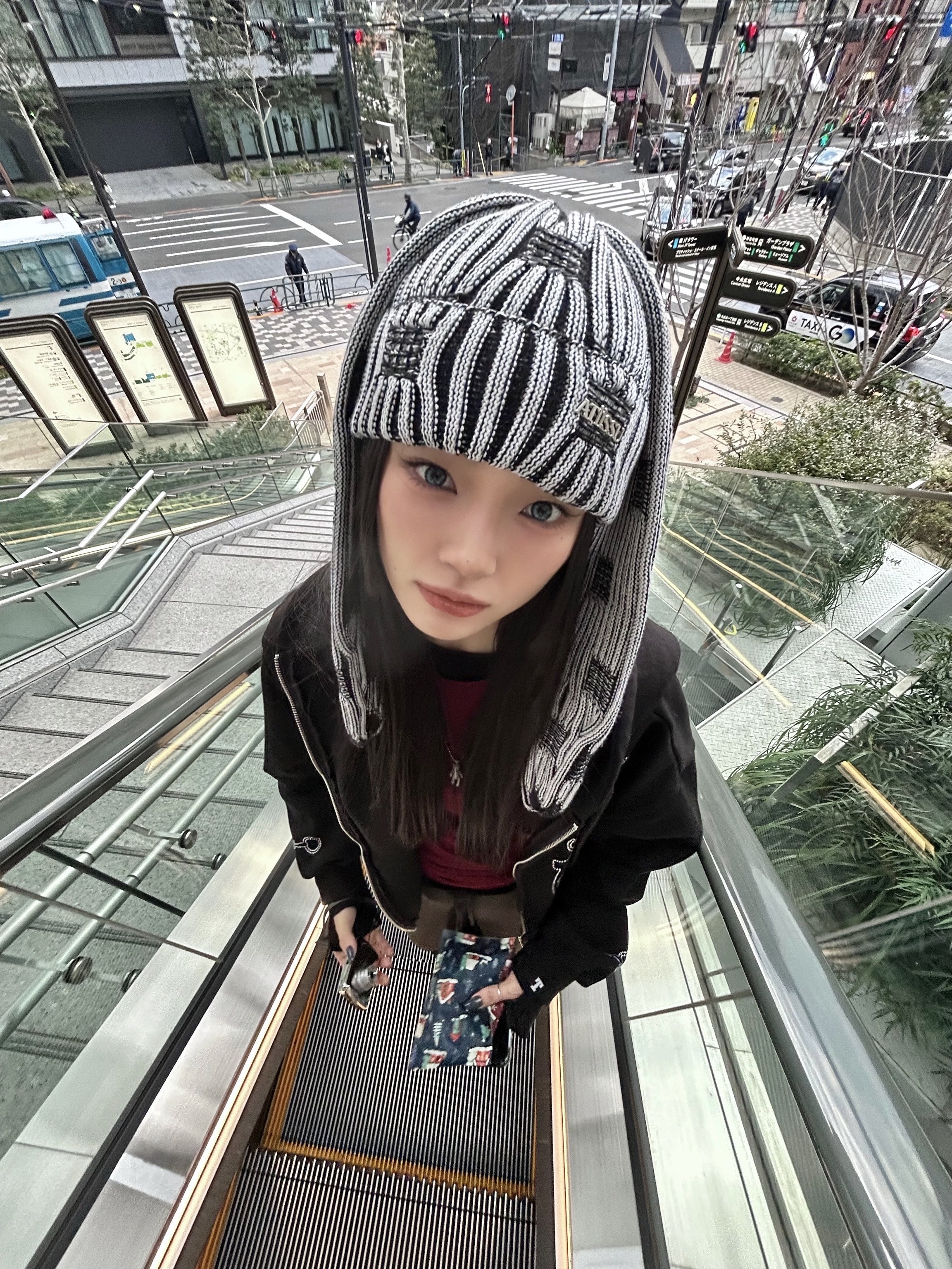 Atiissu Weave Beanie Black, Atiissu Weave Beanie Gray 착용 스타일 - 1