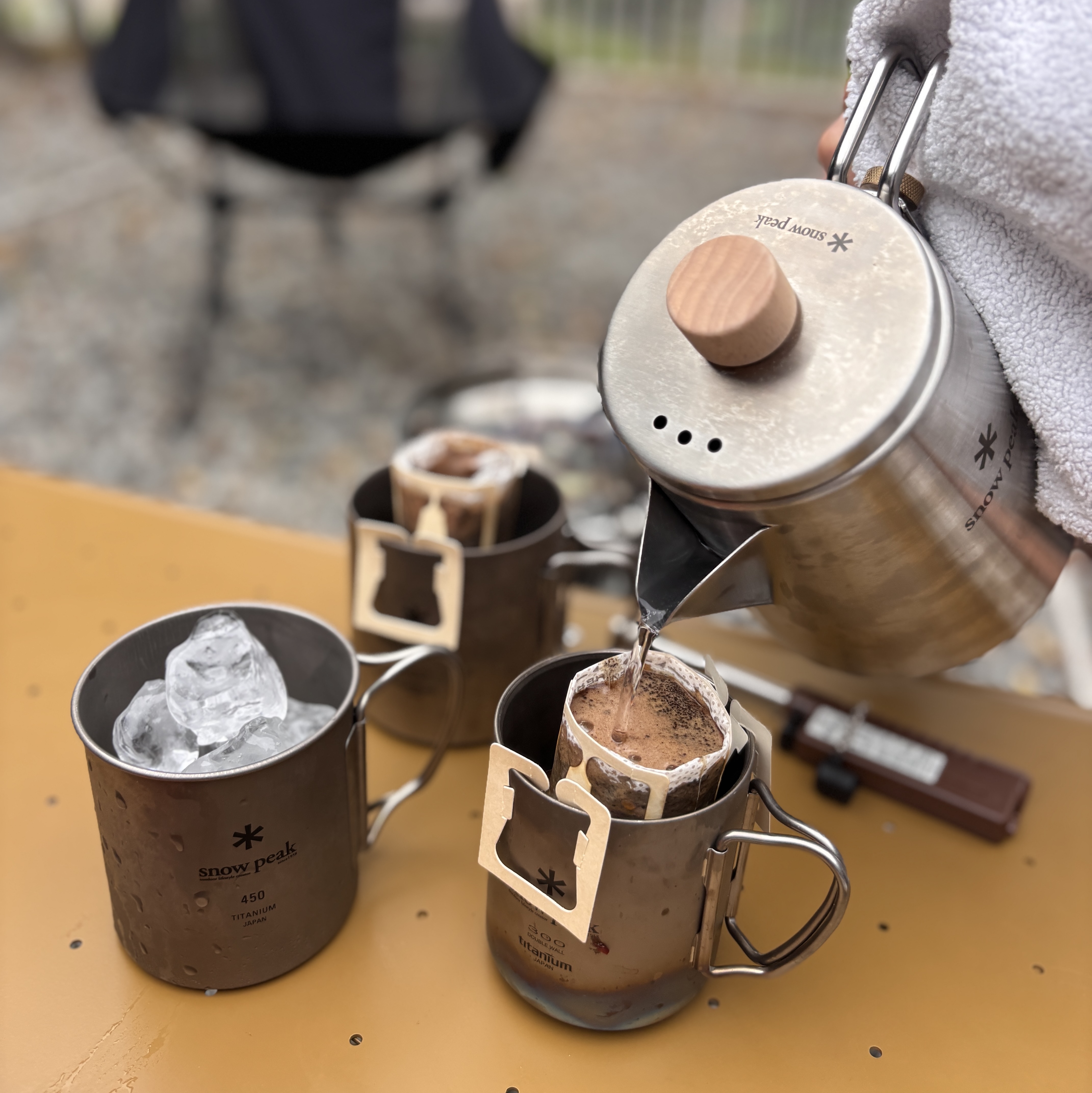 Snow Peak Titanium Single Mug 450, Snow Peak Field Barista Kettle 착용 스타일 - 1