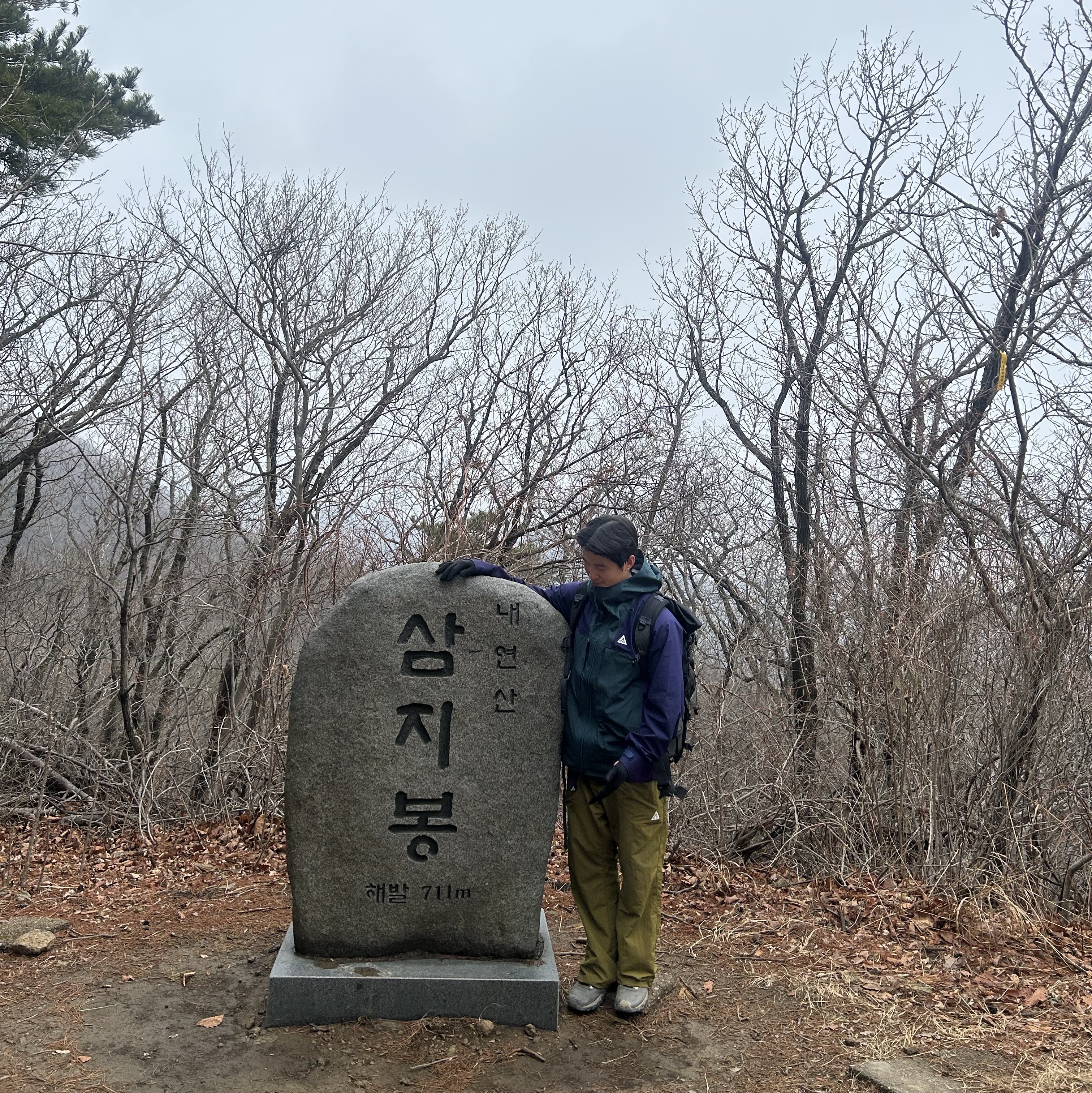Nike ACG Storm-Fit ADV Gore-Tex Misery Ridge Jacket Deep Jungle - Asia, Nike ACG Dri-Fit UV Devastation Trail Shirt Black Summit White - Asia 착용 스타일 - 1