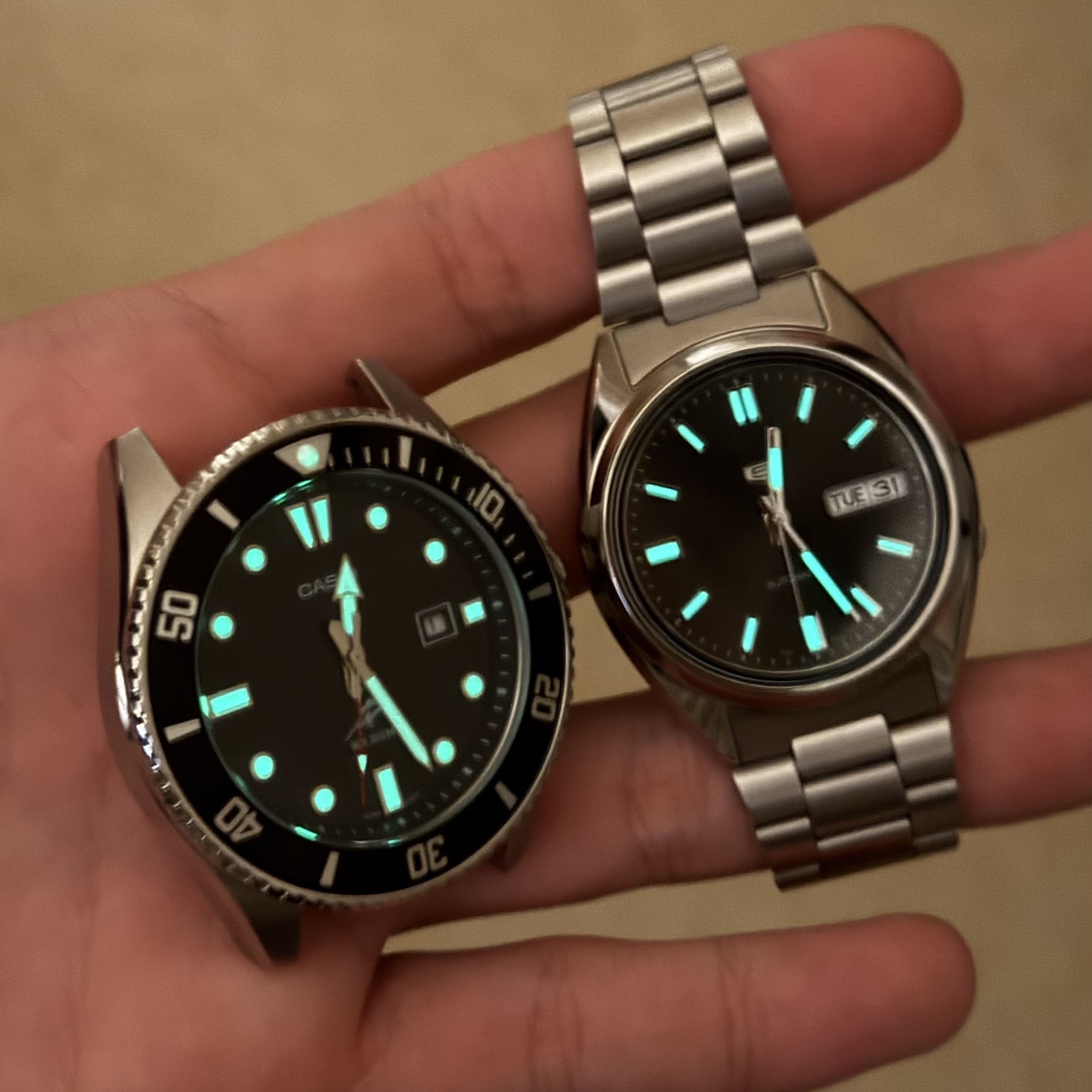 Seiko SNXS79K1 37mm Black, Casio MDV-106-1A 착용 스타일 - 7