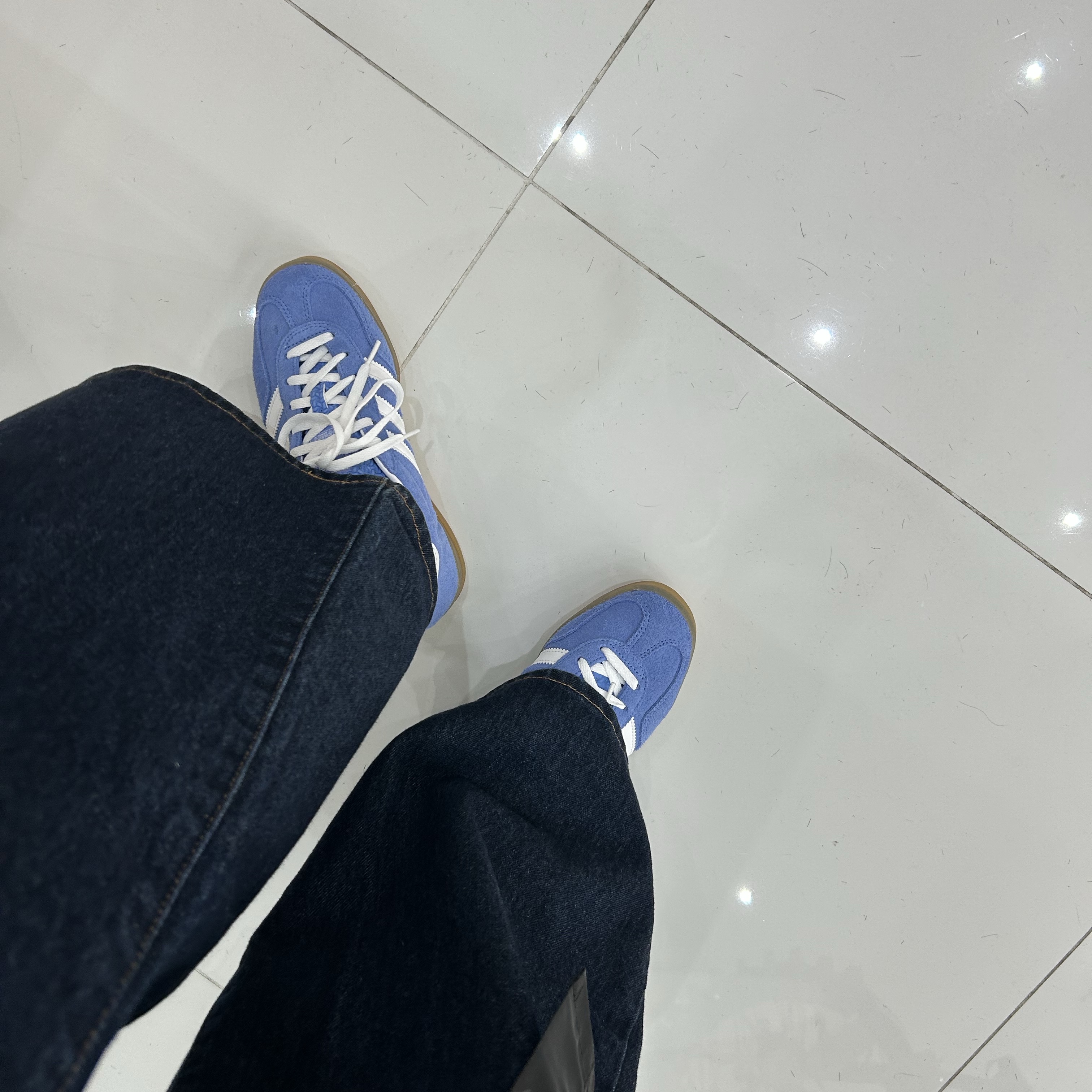 (W) Adidas Gazelle Indoor Blue Fusion Cloud White 착용 스타일