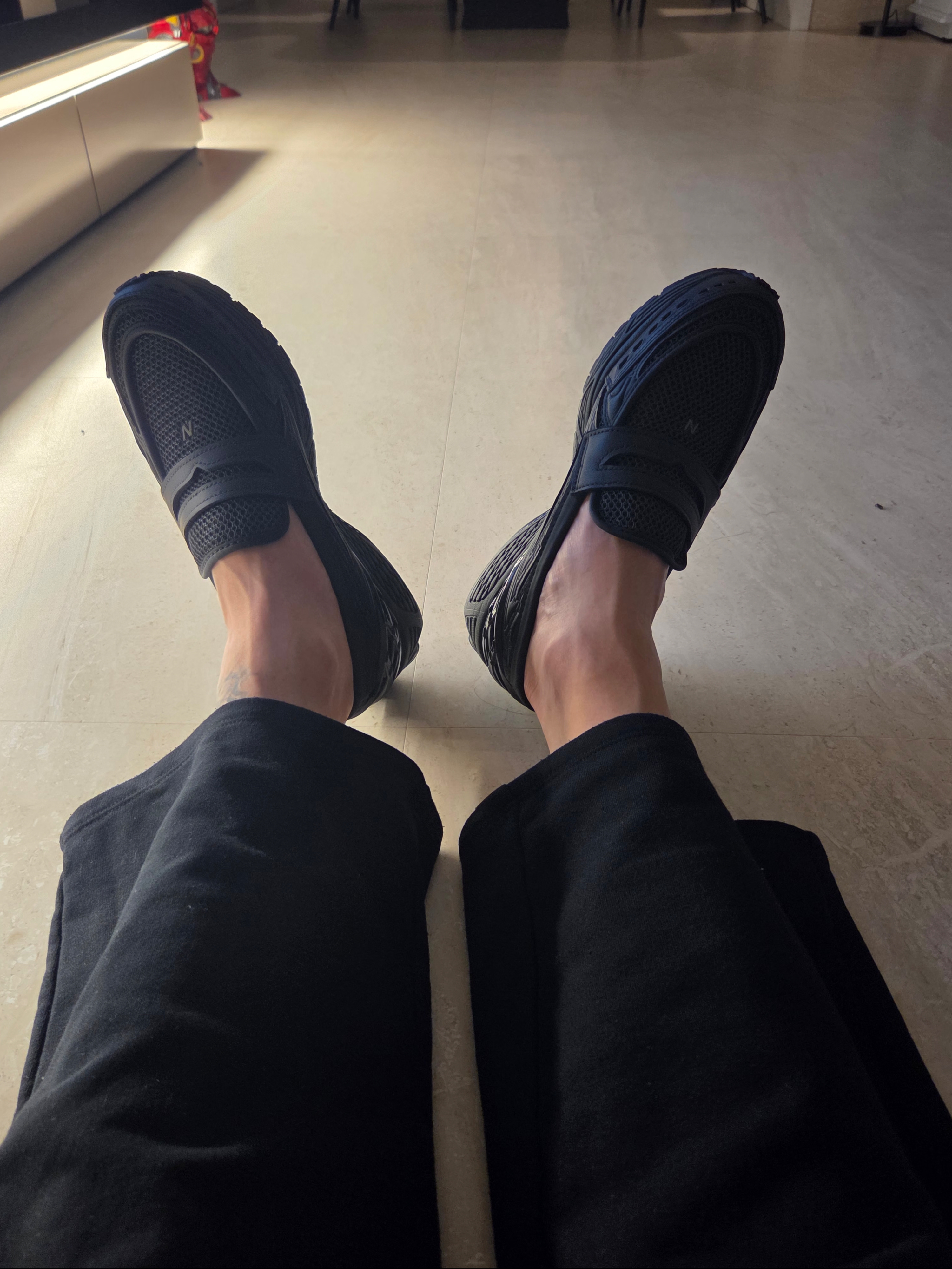 New Balance 1906L Black Top Phantom 착용 스타일
