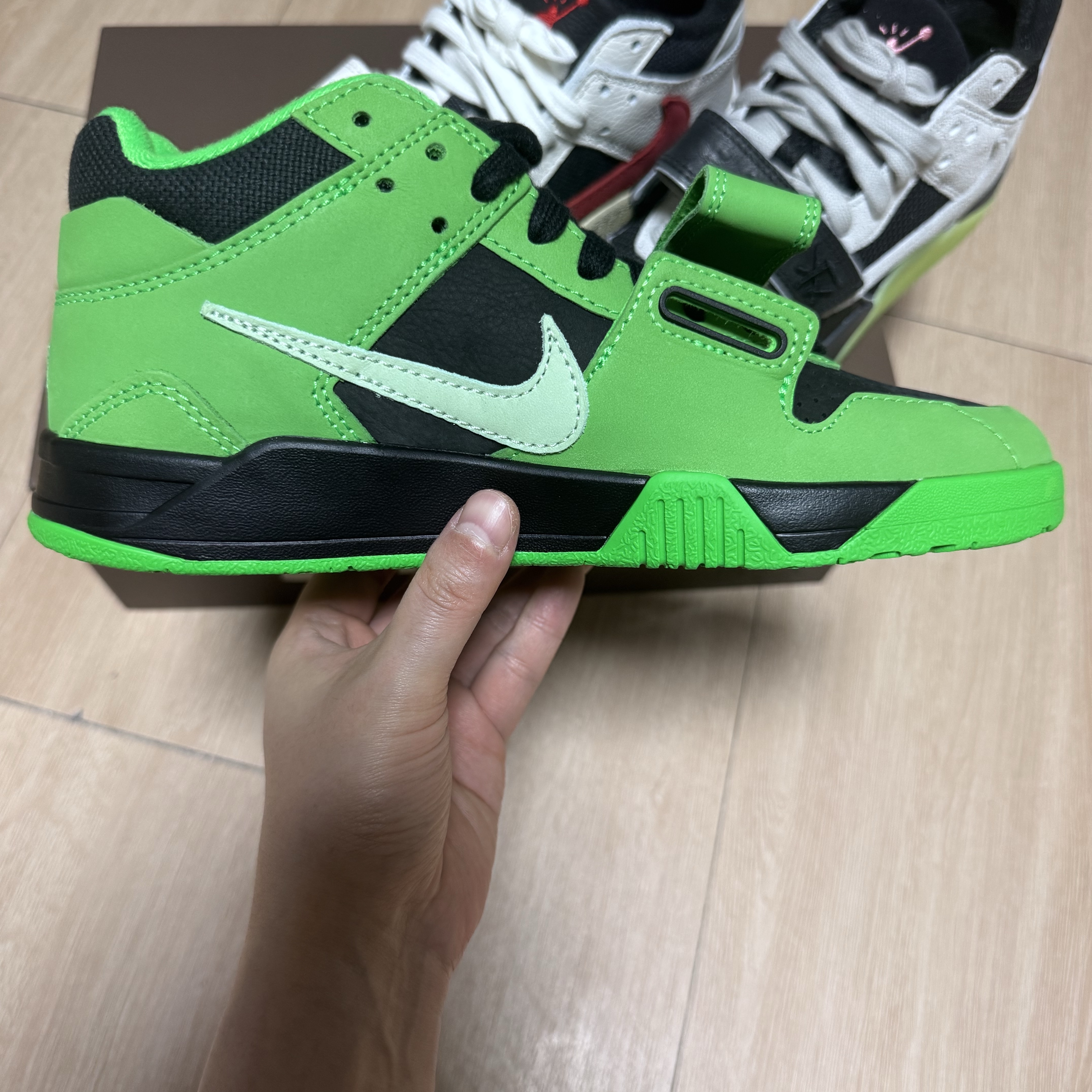 Jordan x Travis Scott Jumpman Jack TR Green Spark Vapor Green, Jordan x Travis Scott x Chase B Jumpman Jack TR Black Night Silver 착용 스타일 - 4