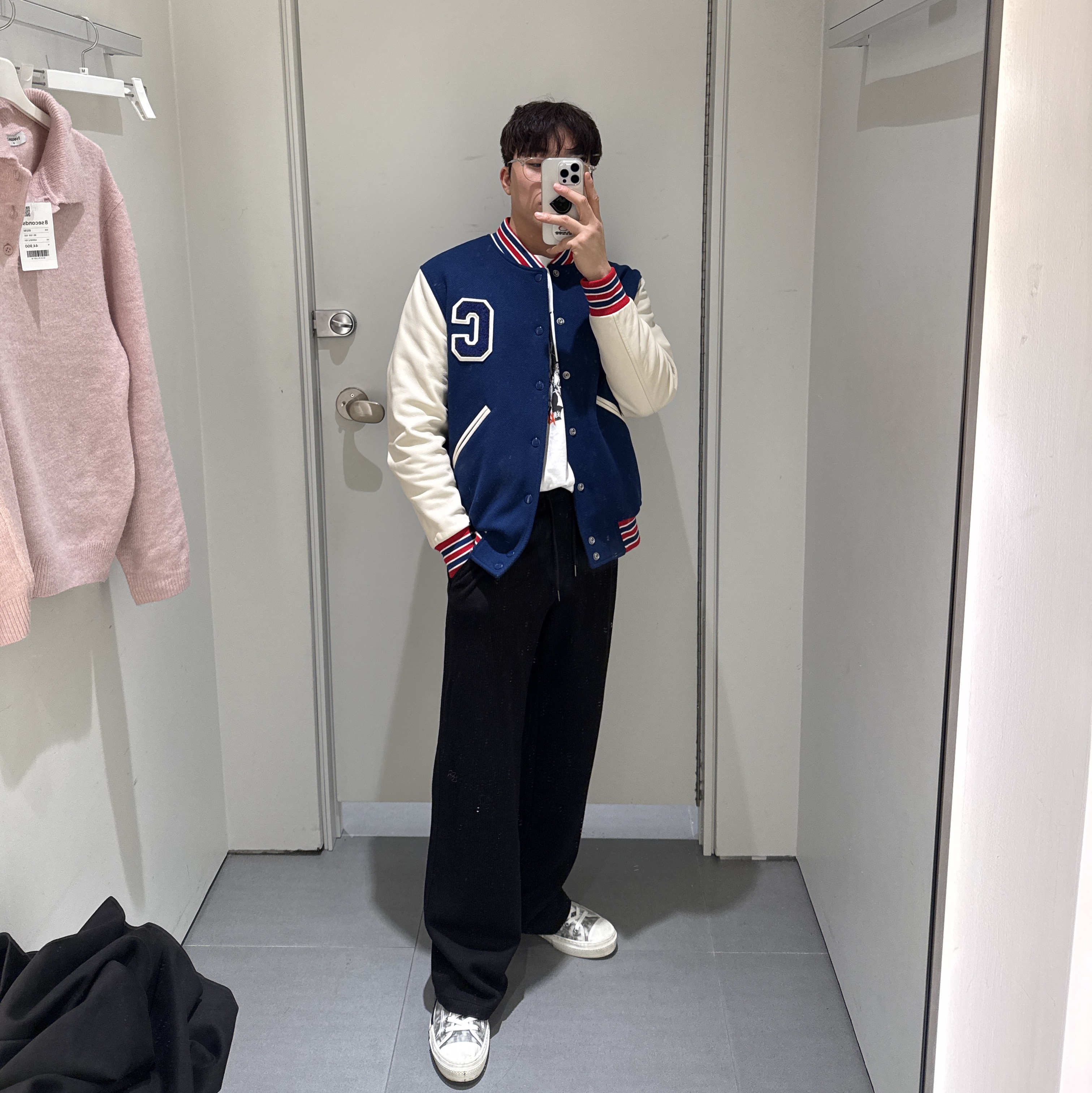 Celine Classic Teddy Jacket in Textured Wool Cobalt, Dior B23 Low Dior Oblique White & Black 착용 스타일