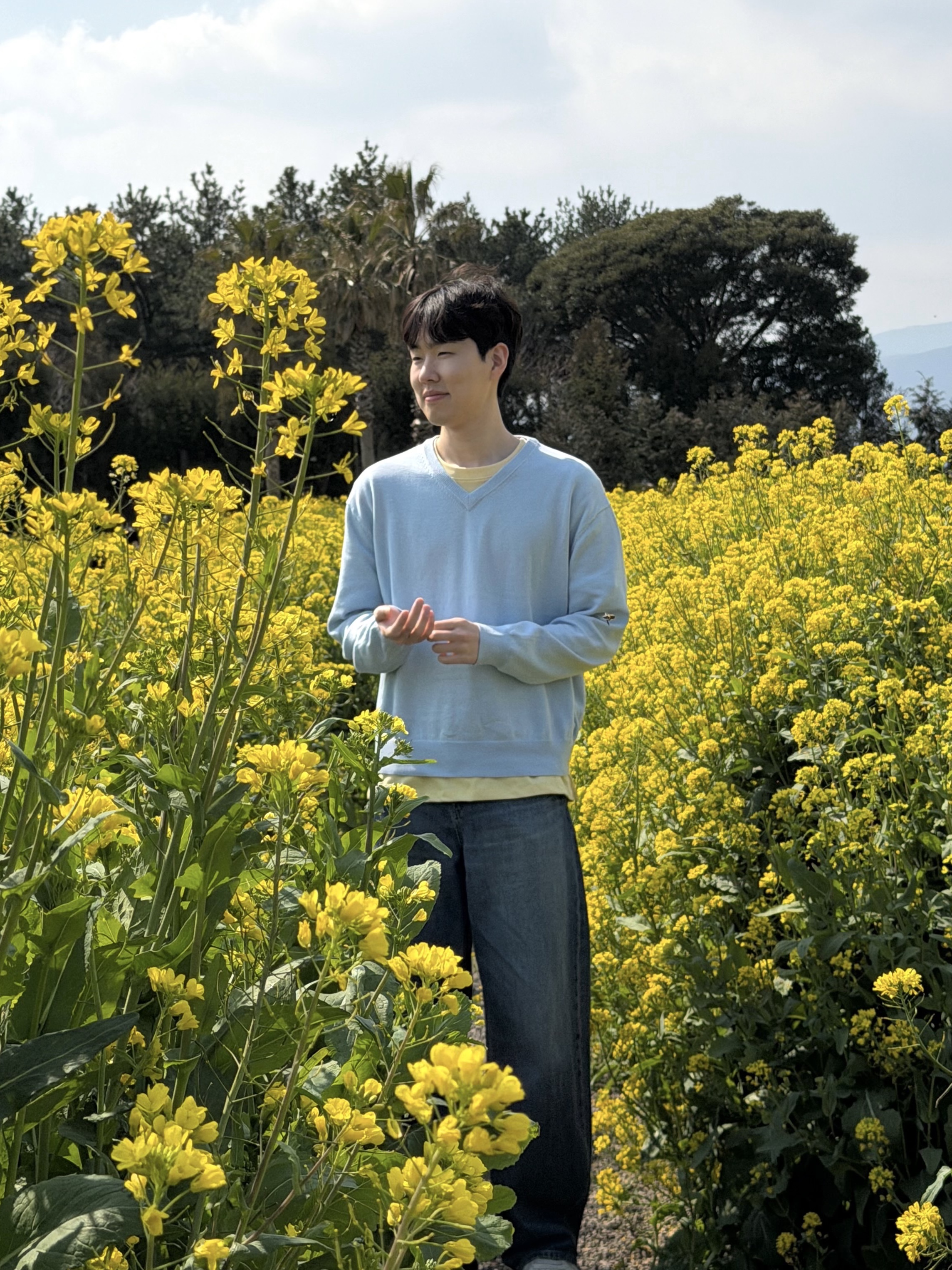 noun Soft Round T-Shirts Yellow, Noun Crop V Neck Knit Sky Blue 착용 스타일 - 1