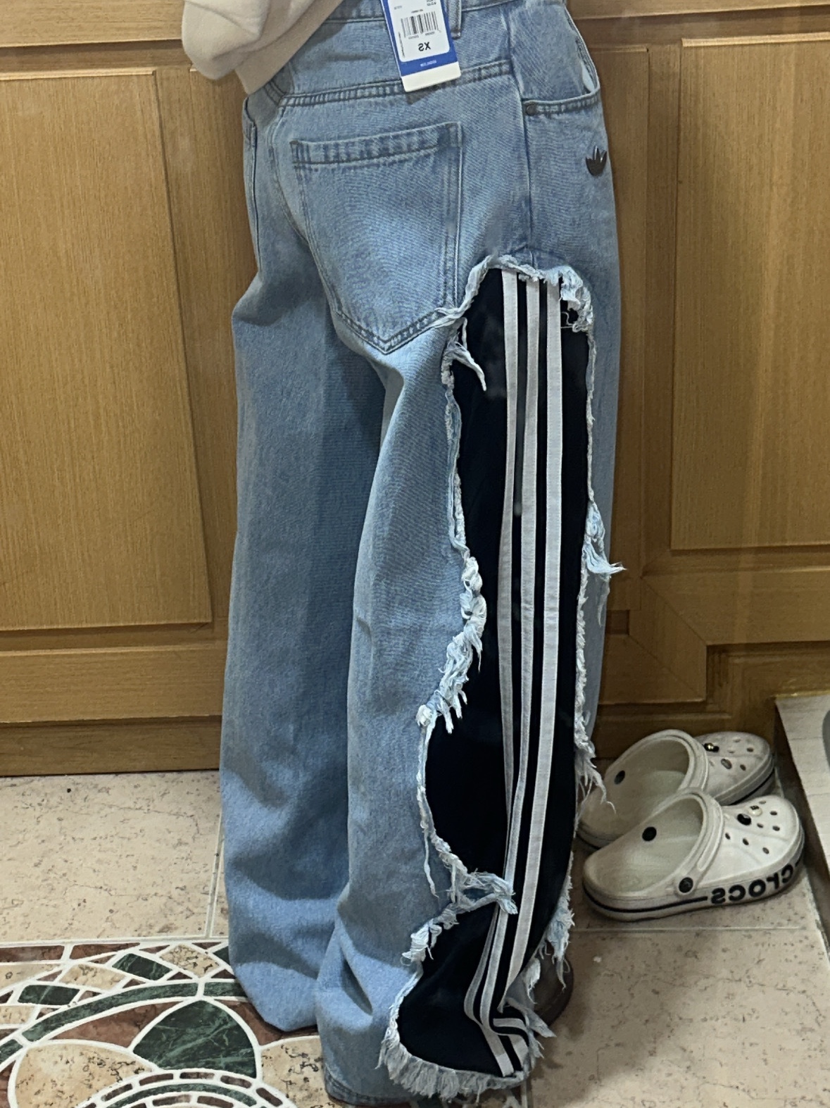 (W) Adidas Adilenium 5.0 Deconstructed Denim Pants Chalky Brown - KR Sizing 착용 스타일 - 2