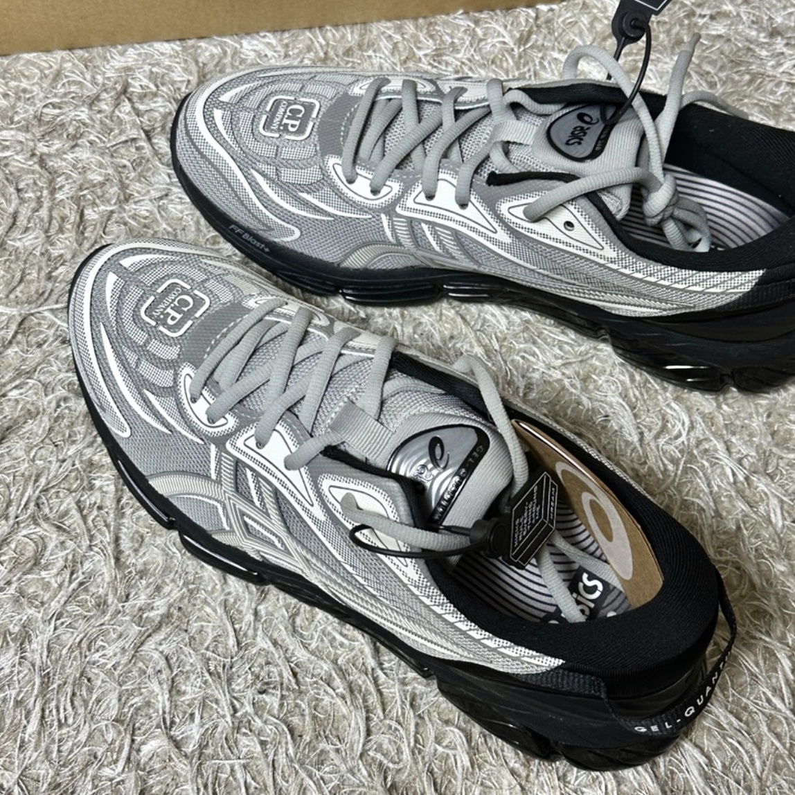 Asics x C.P. Company Gel-Quantum 360 VIII Cement Grey 착용 스타일