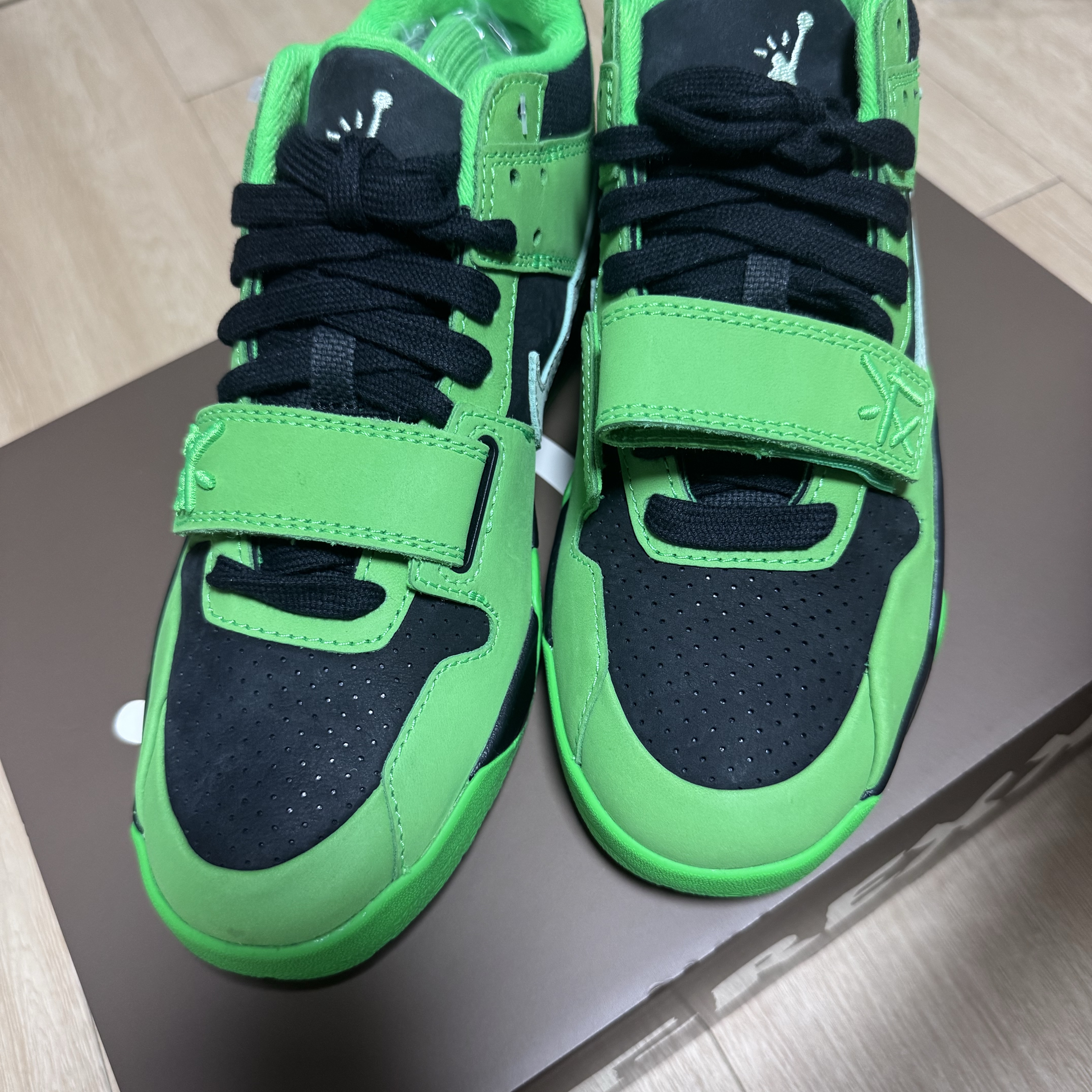 Jordan x Travis Scott Jumpman Jack TR Green Spark Vapor Green, Jordan x Travis Scott x Chase B Jumpman Jack TR Black Night Silver 착용 스타일 - 2