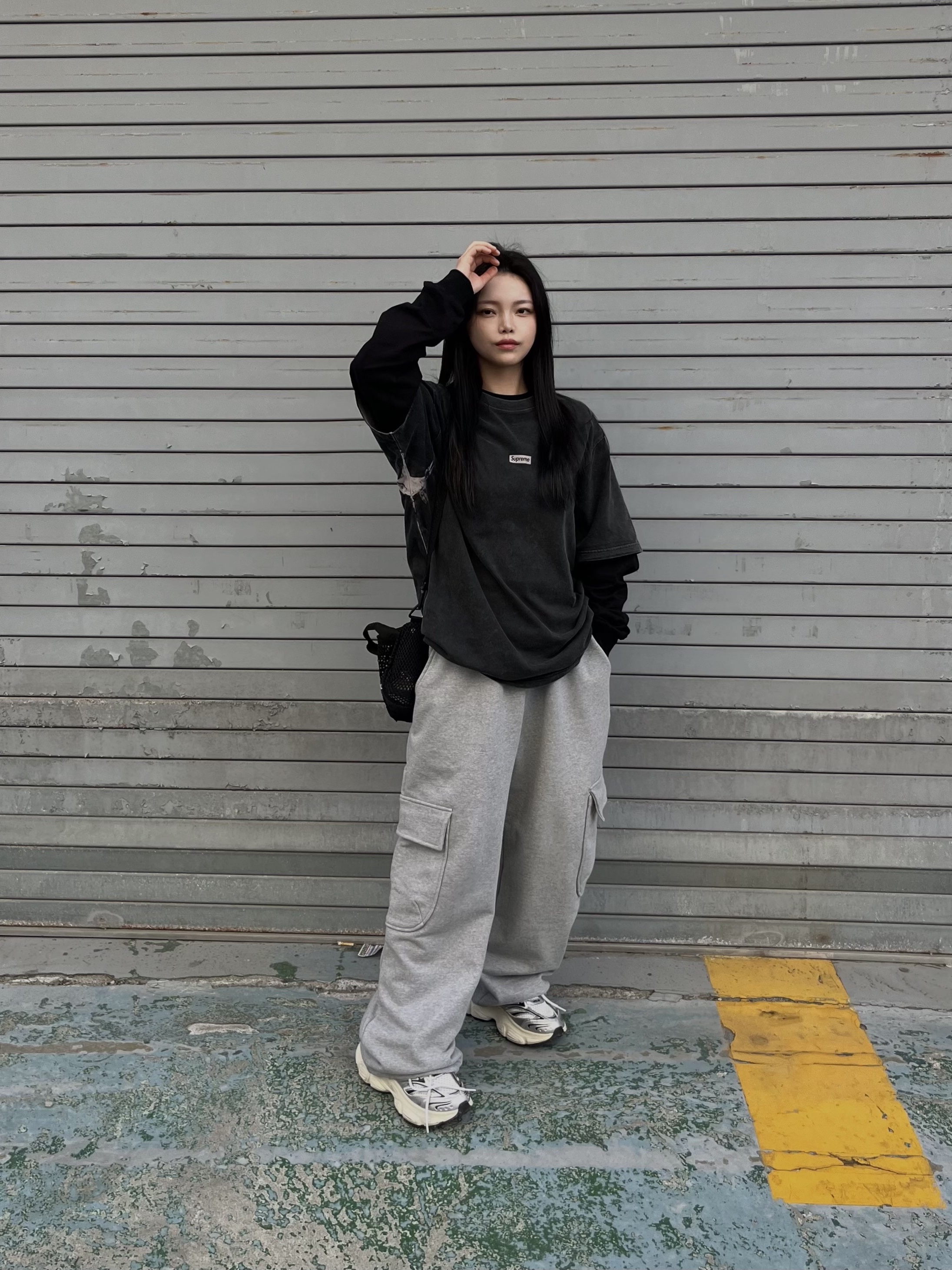 Supreme Overprint Small Box S/S Top Black - 24SS, Supreme Mesh Mini Duffle Bag Black - 25SS 착용 스타일 - 1