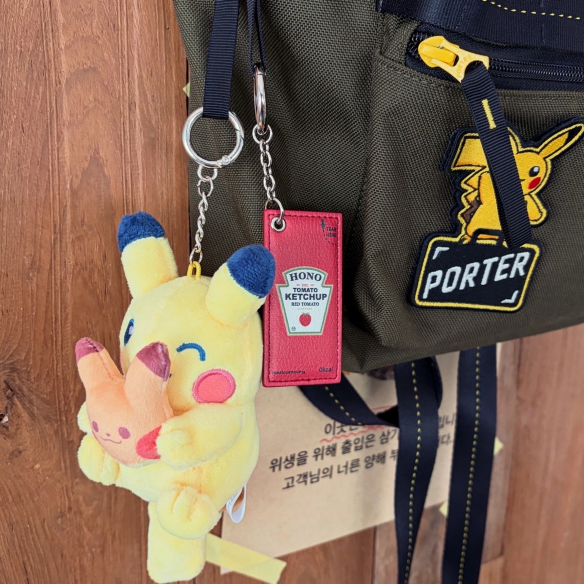 Hono Report Object Keyring Tomato Ketchup, Pokemon x Ediya Plush Keyring Pikachu 착용 스타일