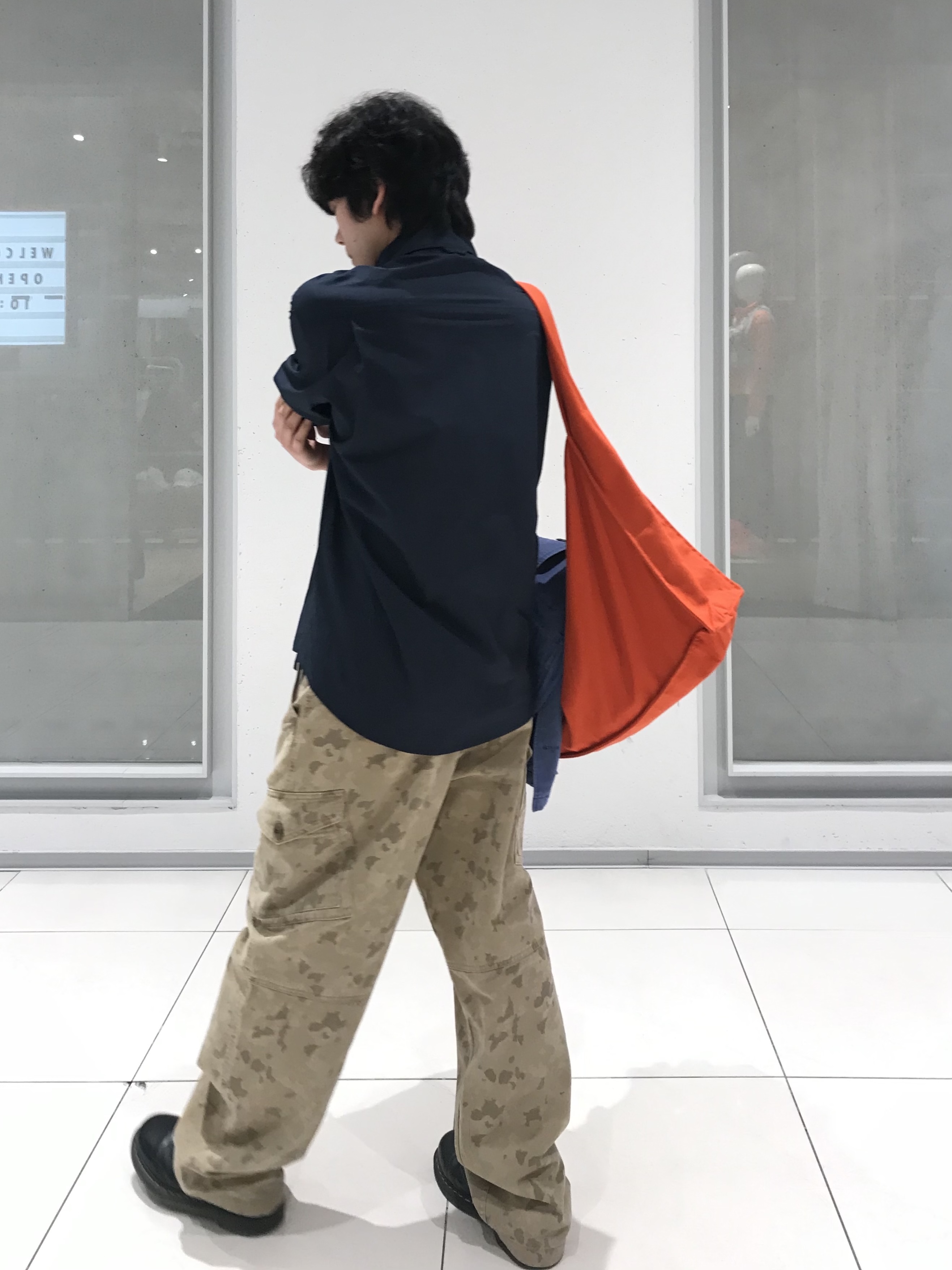 CHOWOO One Pocket Paper Work Shirt Navy, CHOWOO Overlap Pocket Camo Pants Washed Beige 착용 스타일 - 4