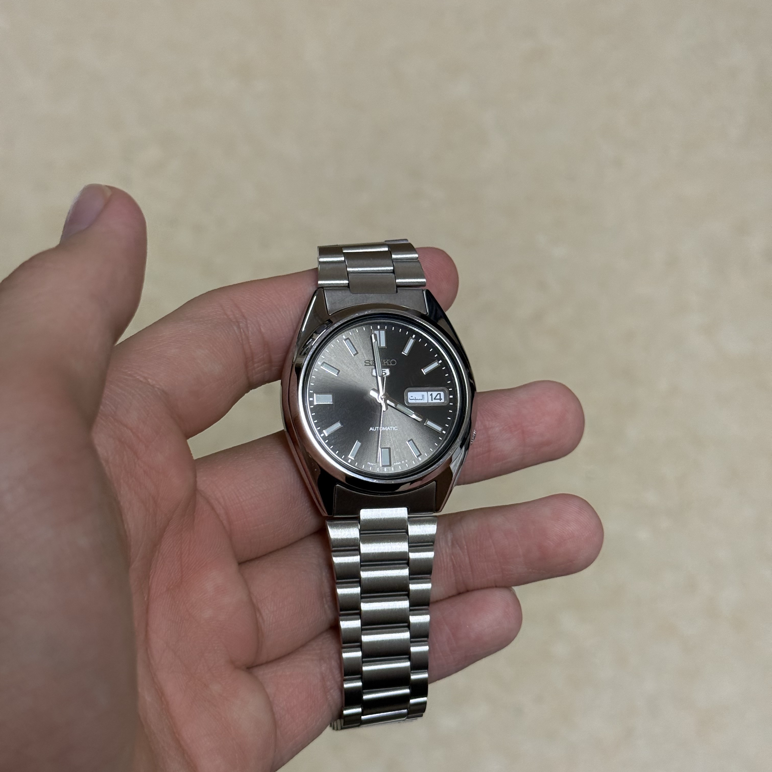 Seiko SNXS79K1 37mm Black, Casio MDV-106-1A 착용 스타일 - 1