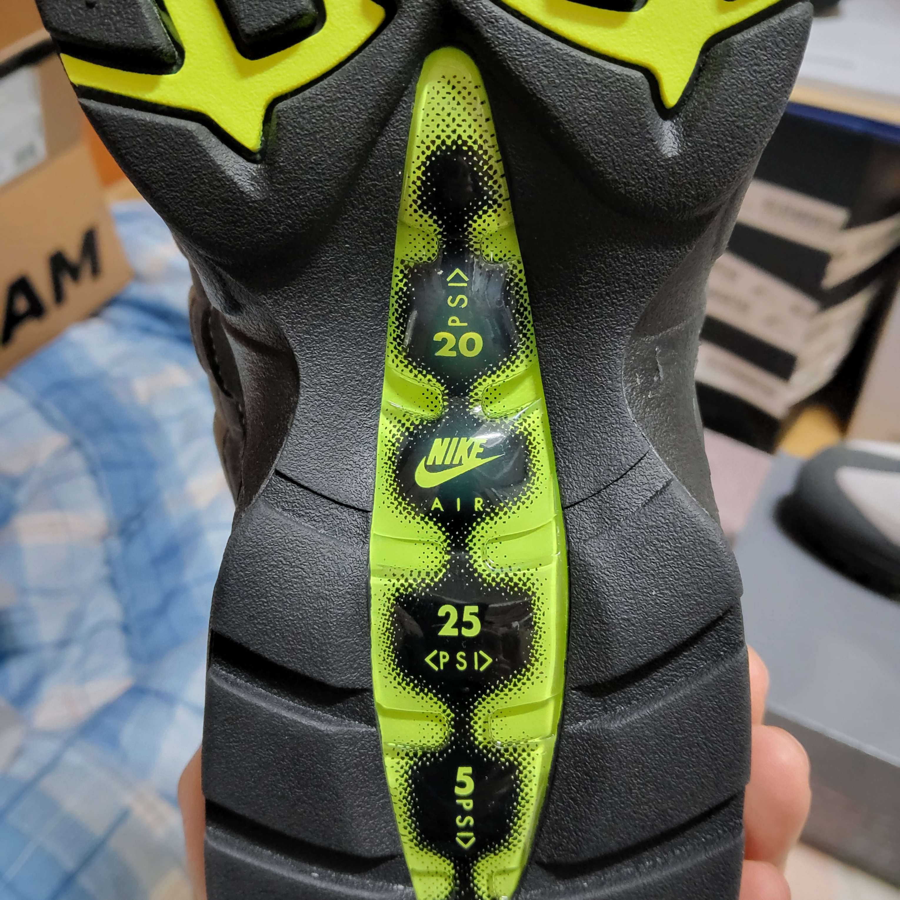 Nike Air Max 95 OG Neon 착용 스타일 - 3