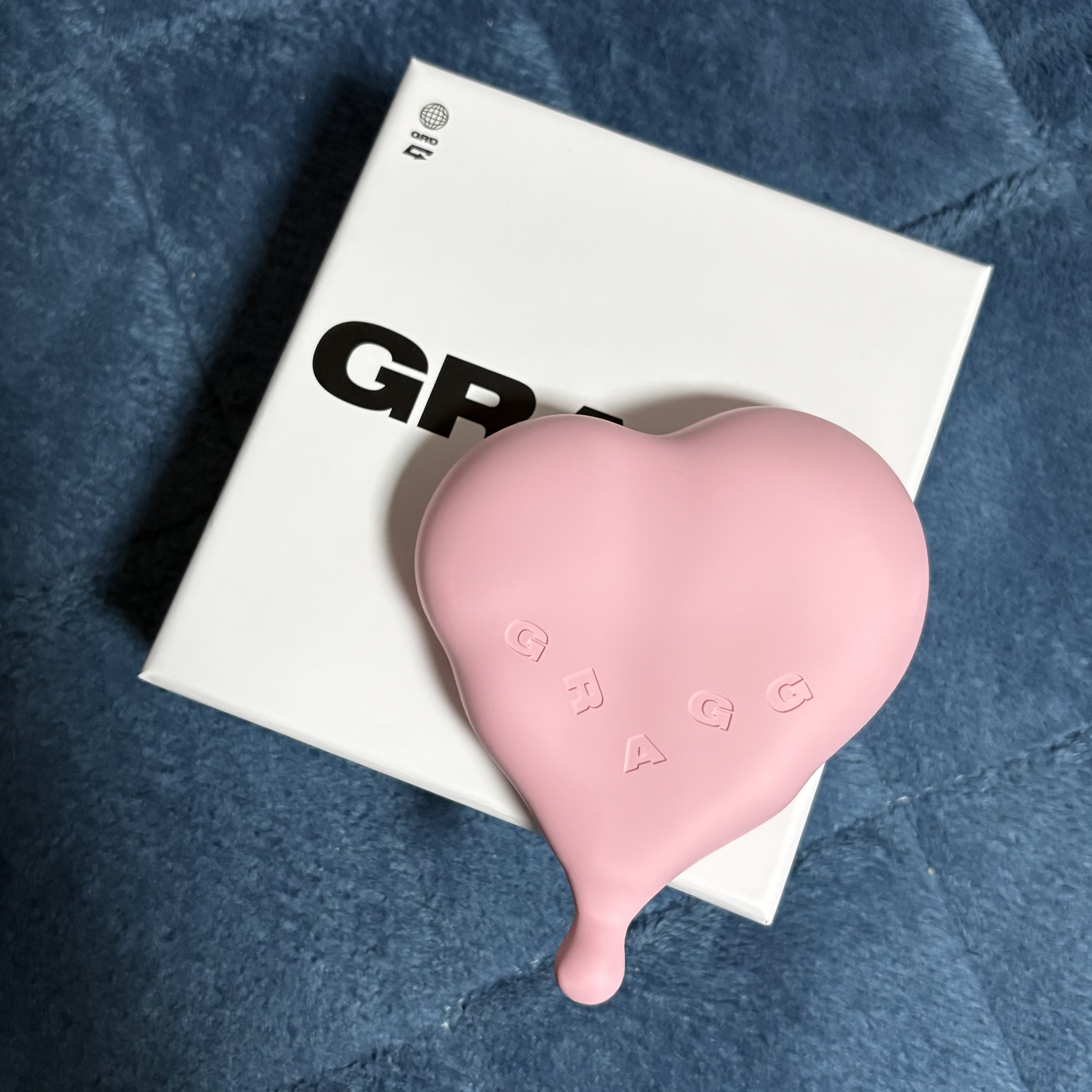 GRAGG MAGSAFE FLOW HEART BATTERY PINK 착용 스타일