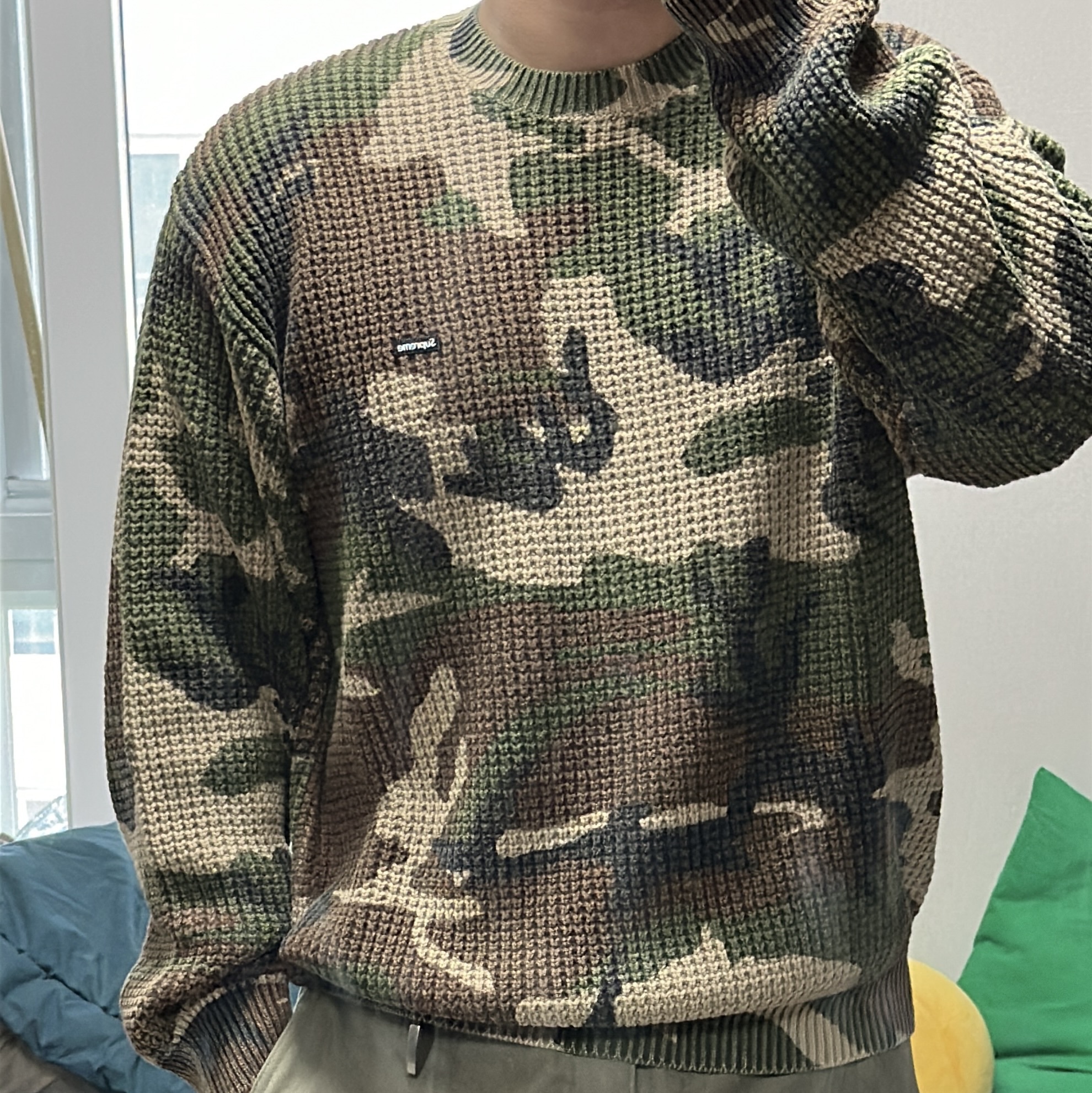 Supreme Washed Small Box Waffle Sweater Woodland Camo - 26SS 착용 스타일