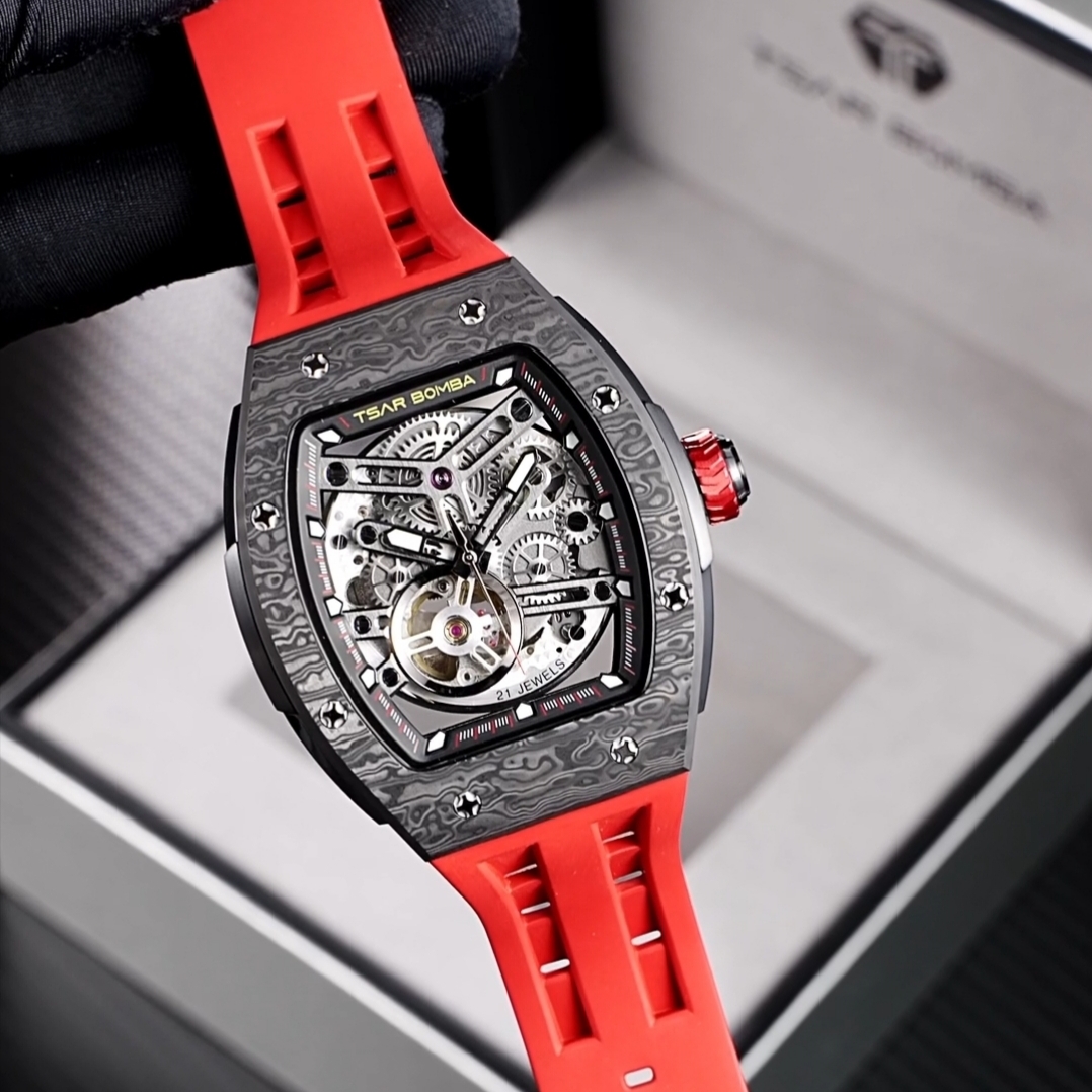 Tsar Bomba Elemental-Carbon Fiber Automatic  TB8228CF-02 Fashion Red 착용 스타일