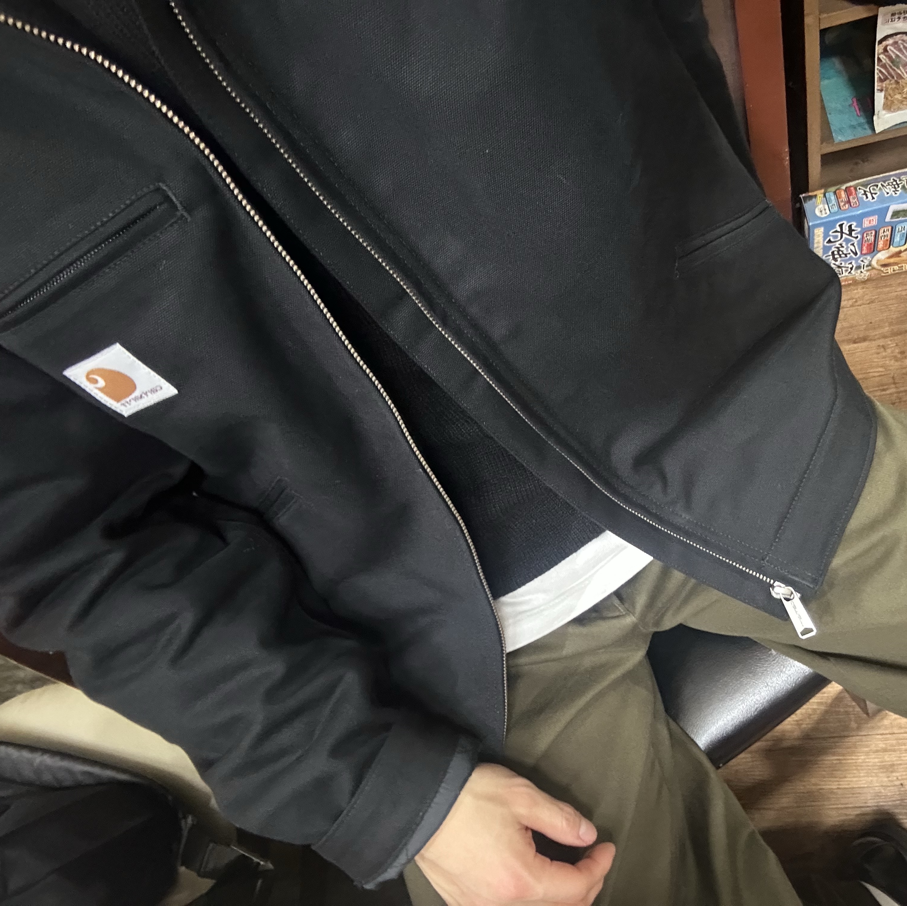 Carhartt Blanket Lined Relaxed Fit Regular Duck Detroit Jacket Black 착용 스타일 - 2