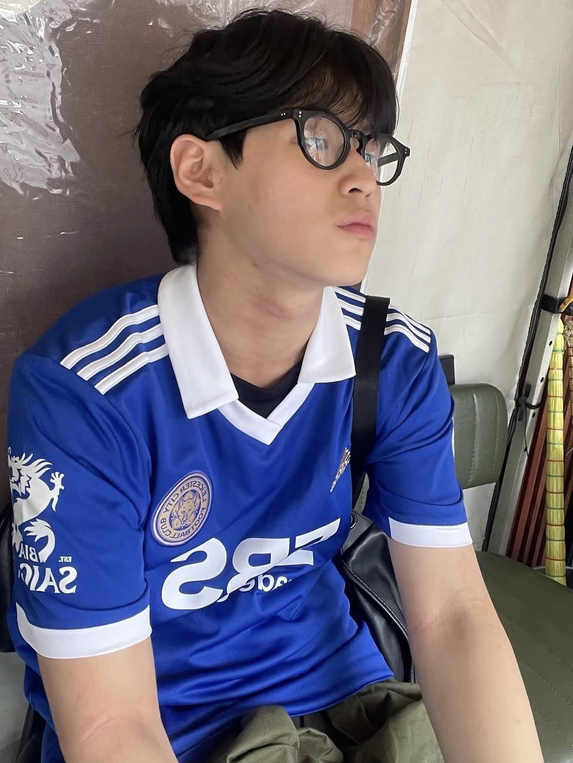 Adidas Leicester City FC 2022/23 Home Jersey Bold Blue - US Sizing (Non Marking Ver.) 착용 스타일