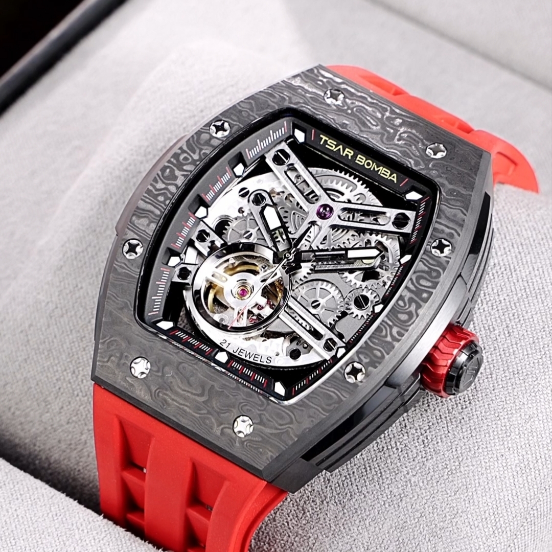 Tsar Bomba Elemental-Carbon Fiber Automatic  TB8228CF-02 Fashion Red 착용 스타일