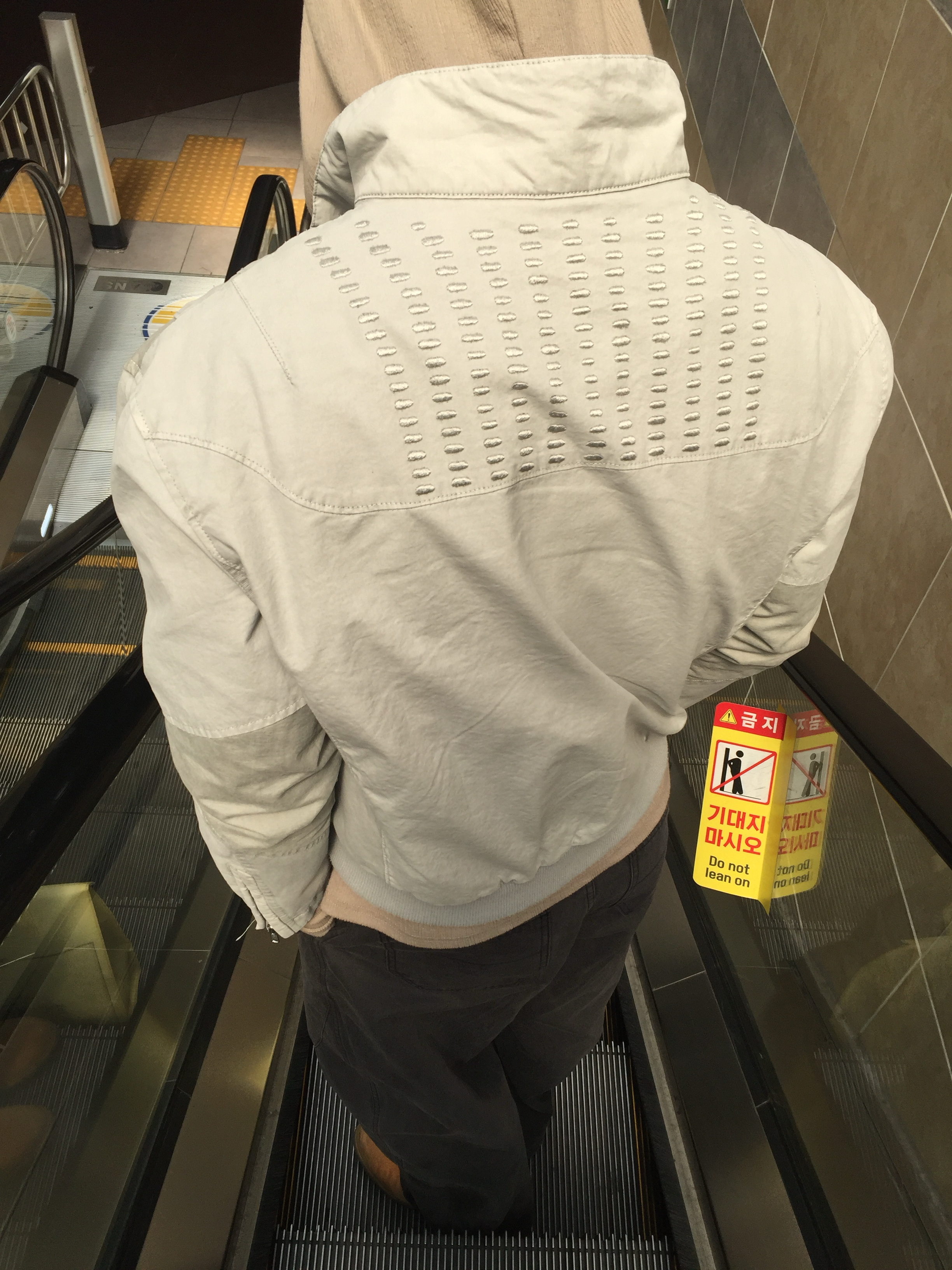Ignota Core:13 Explorer Jacket Stone Grey 착용 스타일 - 1