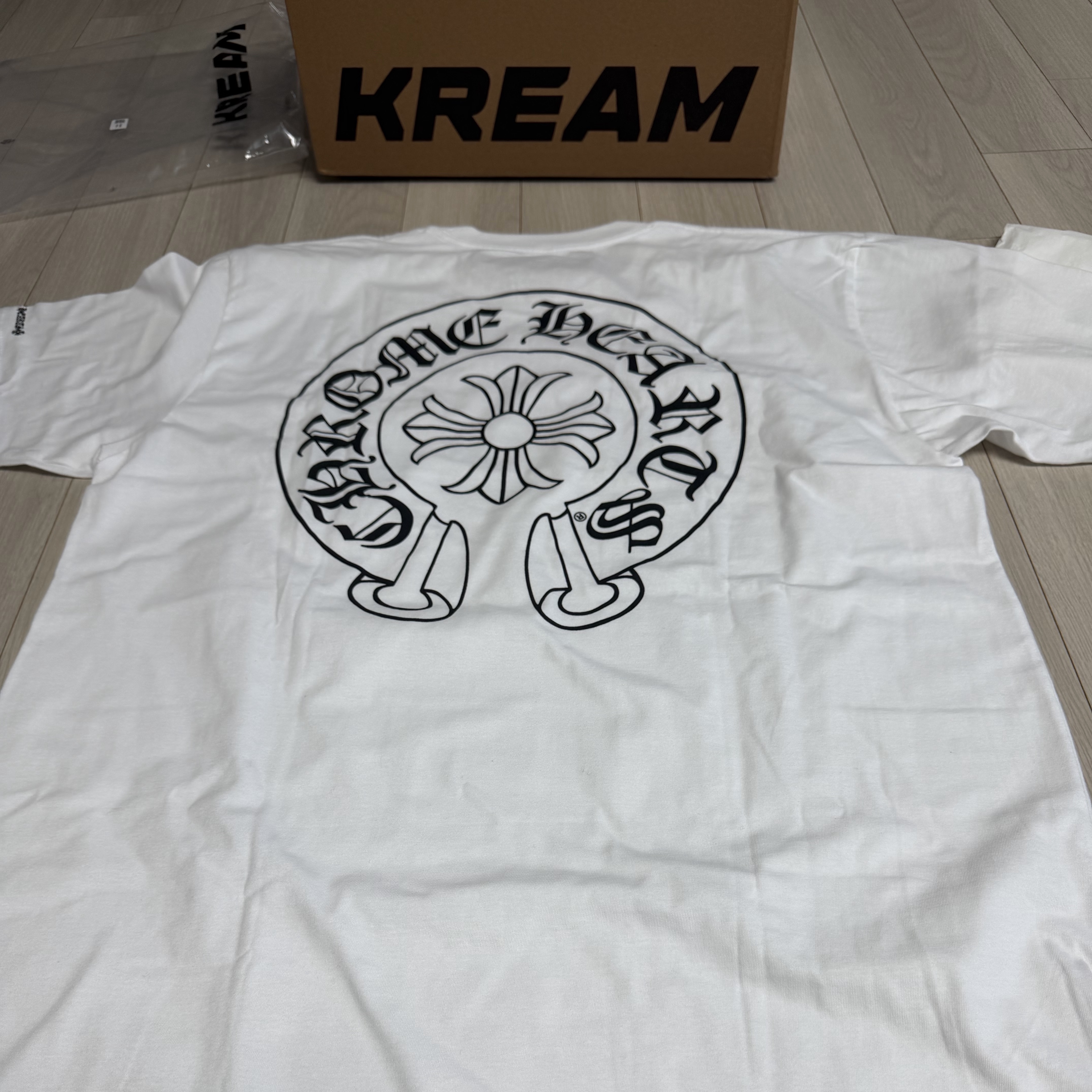 Chrome Hearts Horseshoe Logo Pocket T-Shirt White 착용 스타일 - 3