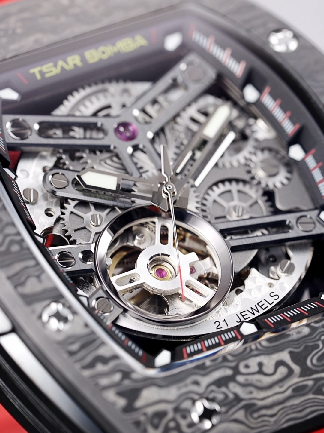 Tsar Bomba Elemental-Carbon Fiber Automatic  TB8228CF-02 Fashion Red 착용 스타일